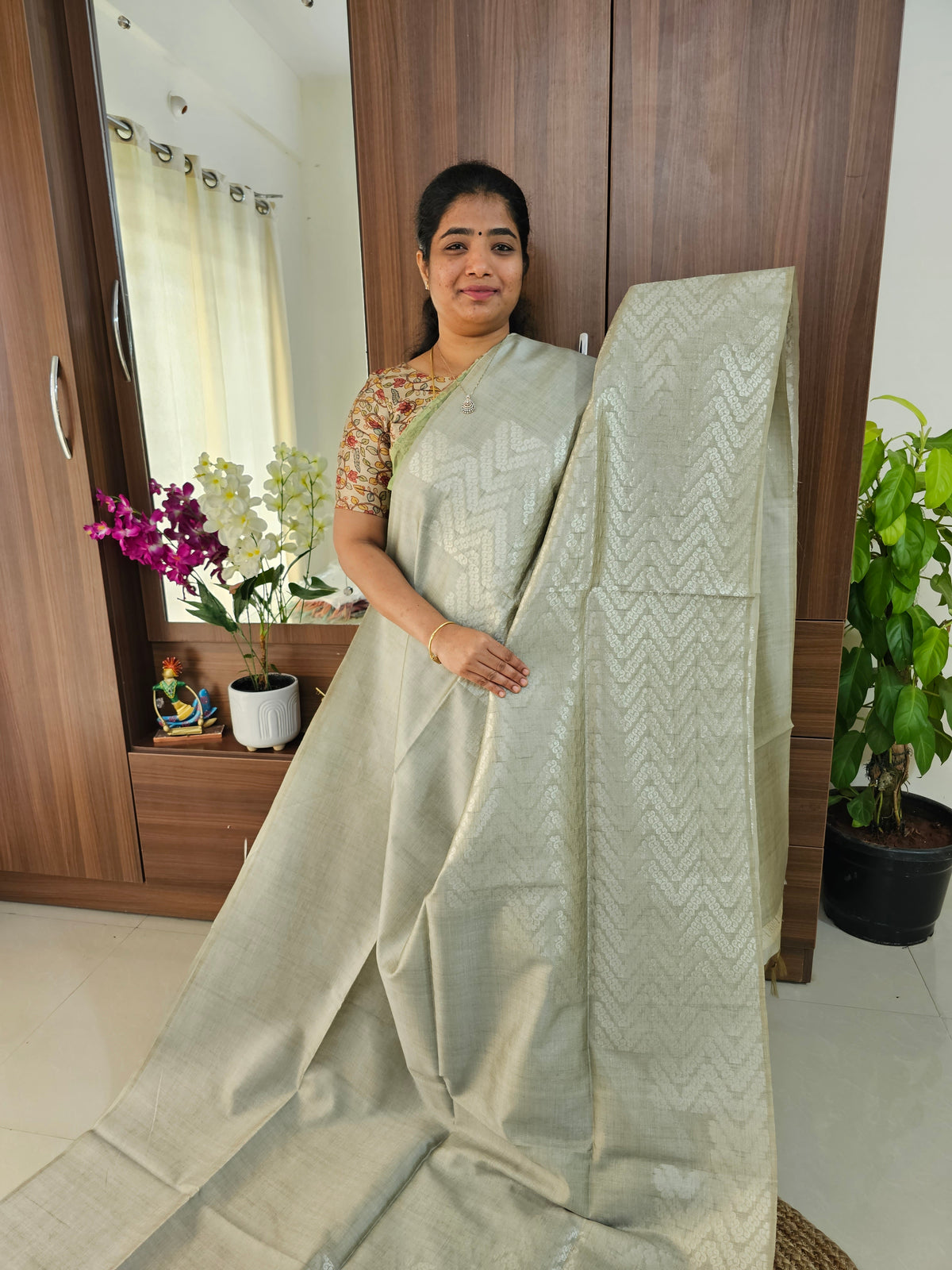 Semi Maandu Tussar Zari Weaving Saree - Pastel Grey