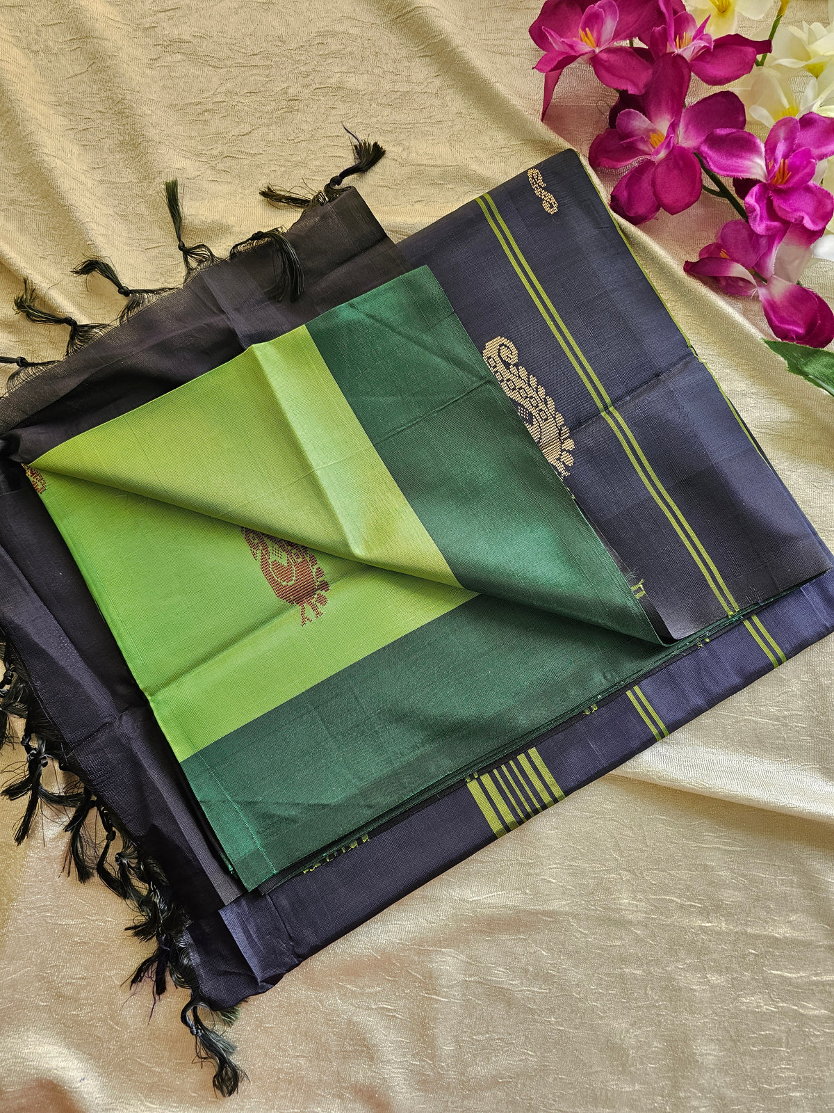 Green with Dark Blue Pallu Handwoven Chinnalampattu Saree