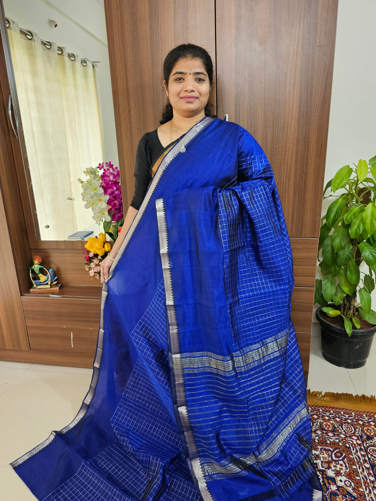 Handwoven Mangalagiri Pattu Saree with Beautiful  Small Checks - Royal Blue