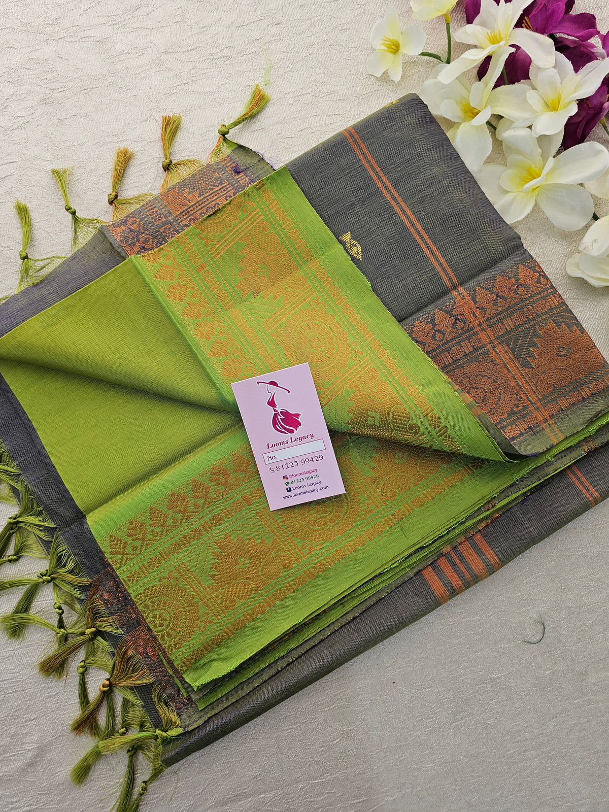 Green with Dual Shade Blue Pallu Chinnalampattu Small Border Saree