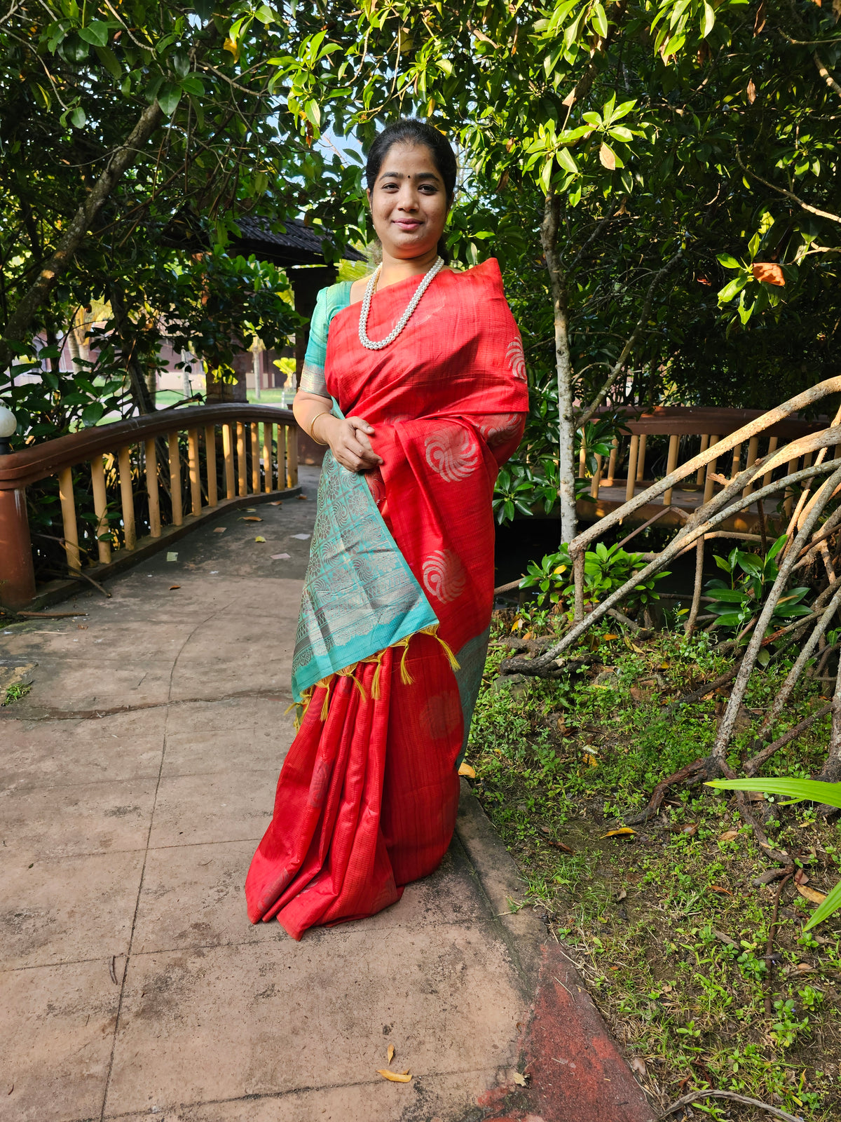 Semi Maandu Tussar Zari Weaving Saree with Contrast Pallu -  Red with Sea Green