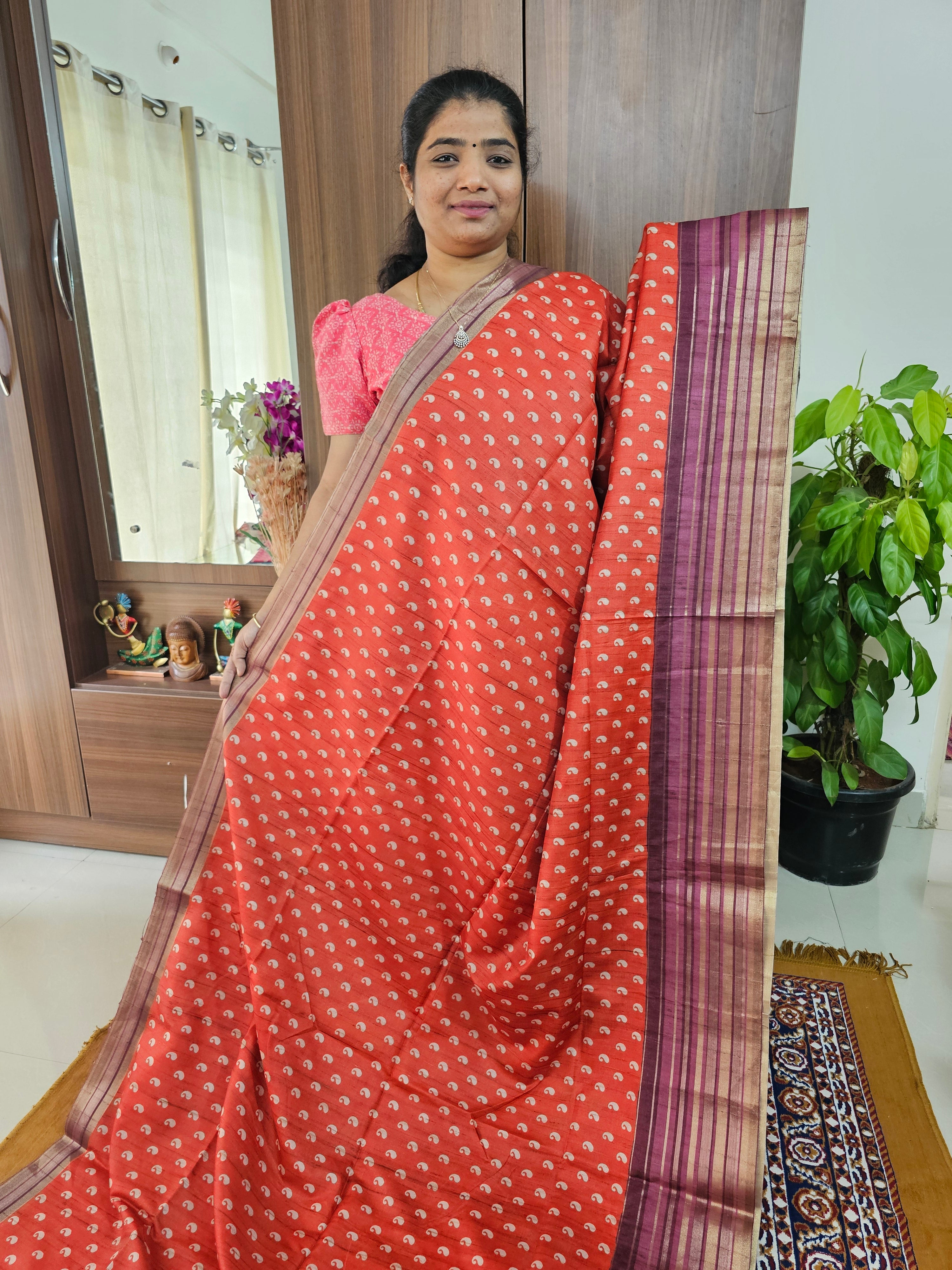 Beige Gold Color with Red Borders and Pallu Semi-Tussar Silk Saree With  Antique Zari Weaving Work – Kaash