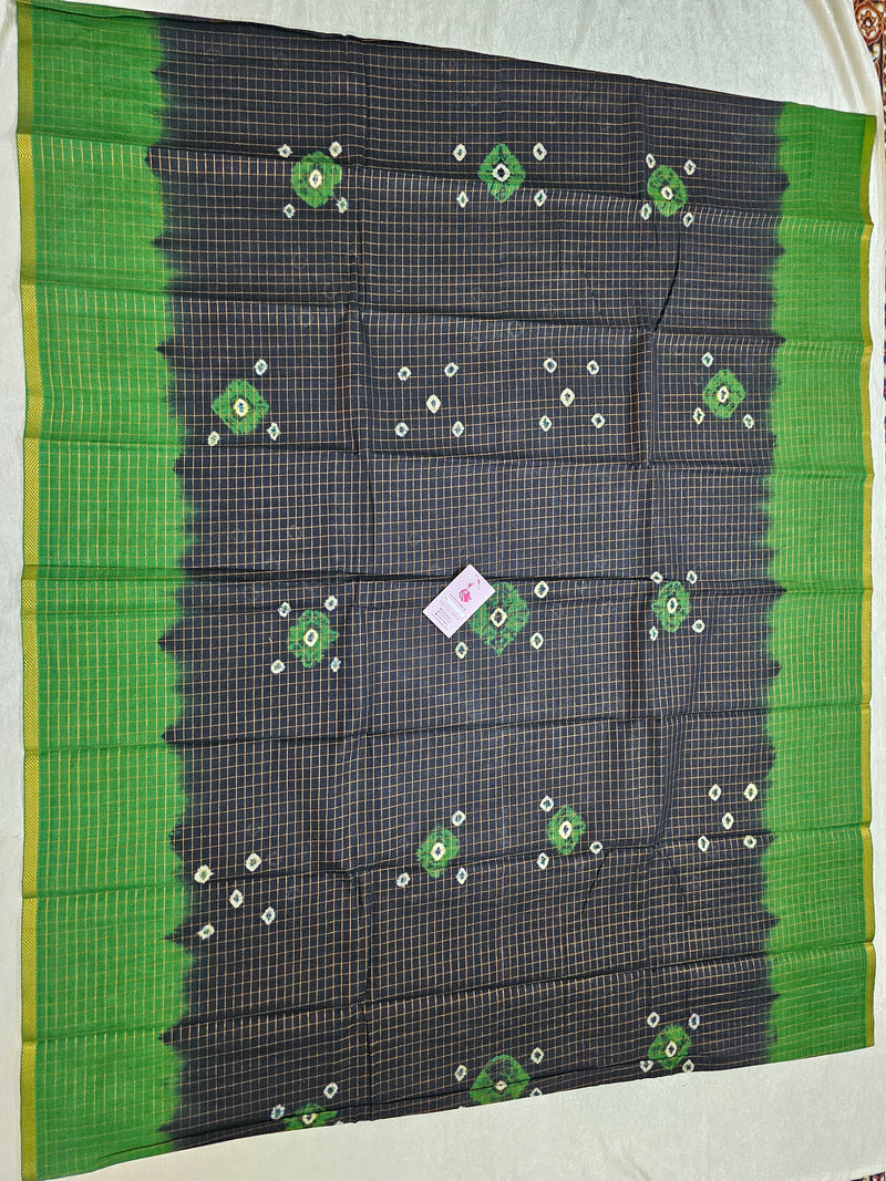 Madurai Sungadi Cotton Small Checks  Saree - Black with Dark Green