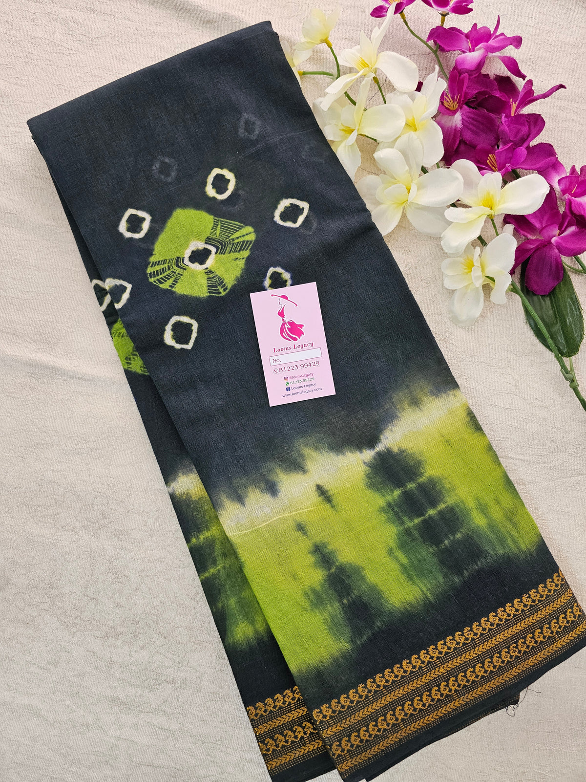 Madurai Sungadi Cotton Saree with Small Borders - Dark Green with Parrot Green