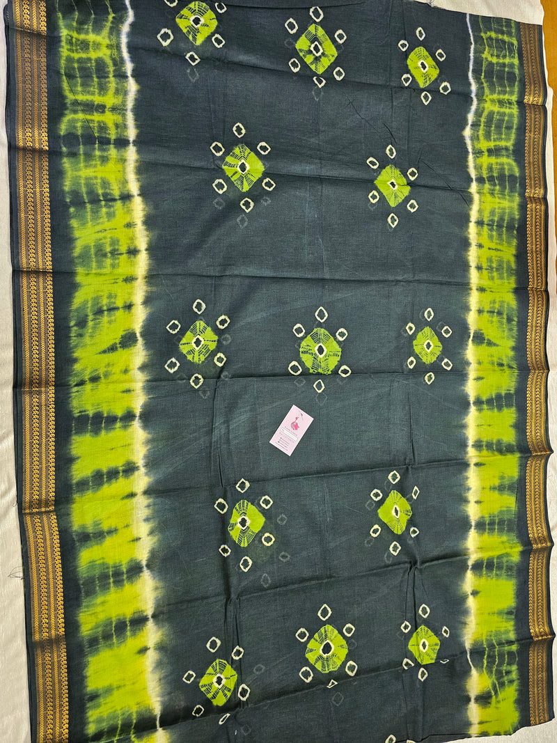 Madurai Sungadi Cotton Saree with Small Borders - Dark Green with Parrot Green