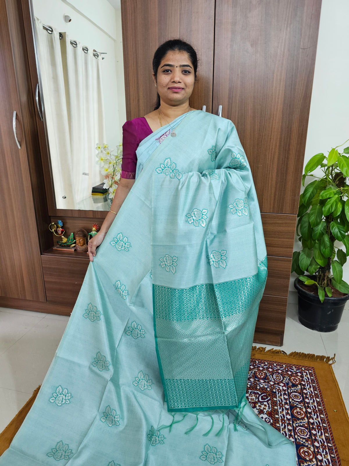 Semi Maandu Tussar Zari Weaving Floral Butta Saree - Pastel Green with Sea Green