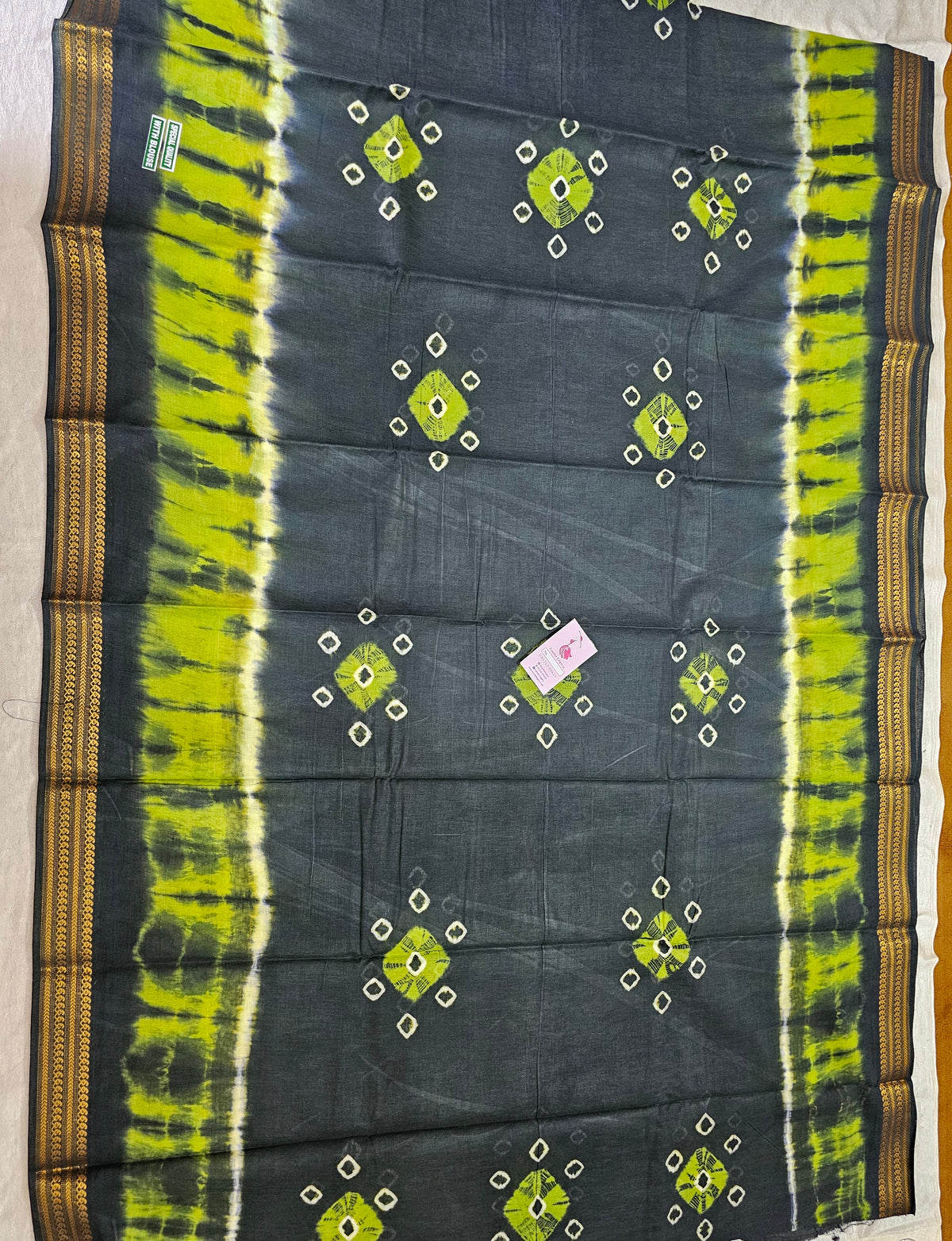 Madurai Sungadi Cotton Saree with Small Borders - Dark Green with Parrot Green