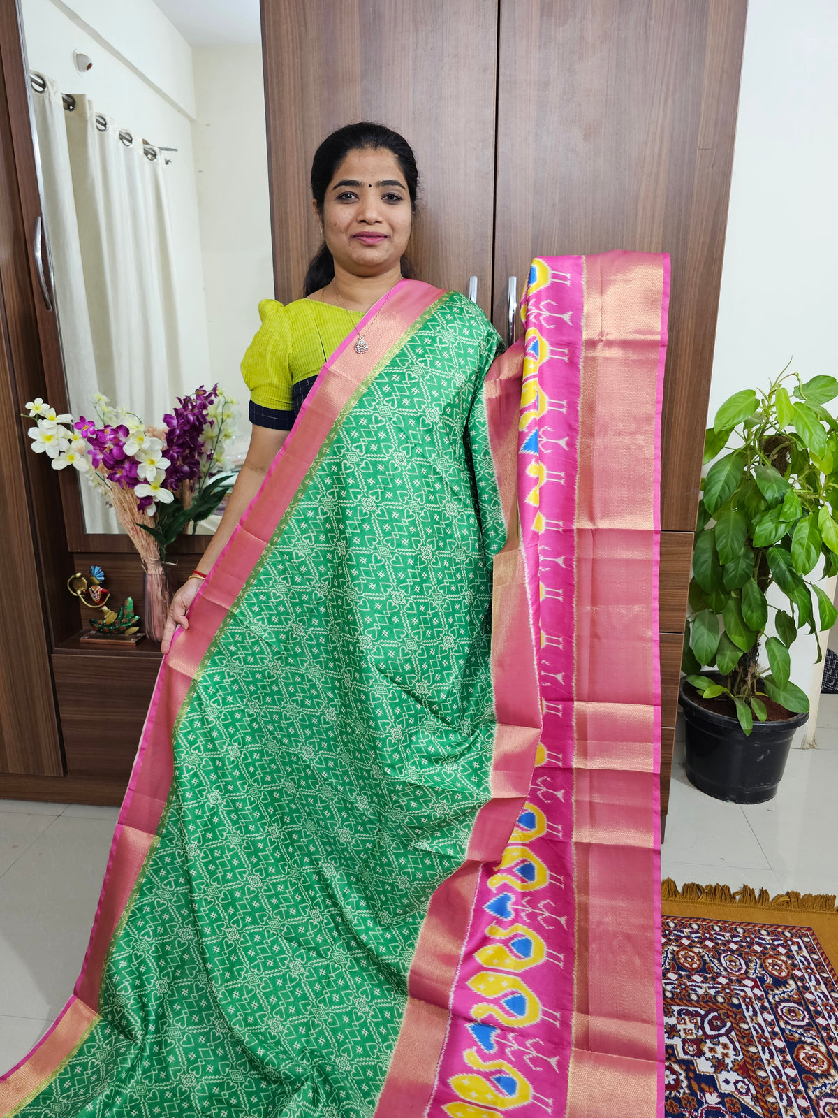 Pochampally Art Silk Saree - Green with Pink