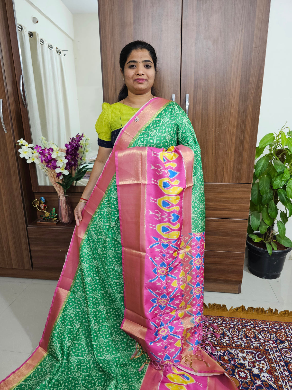 Pochampally Art Silk Saree - Green with Pink