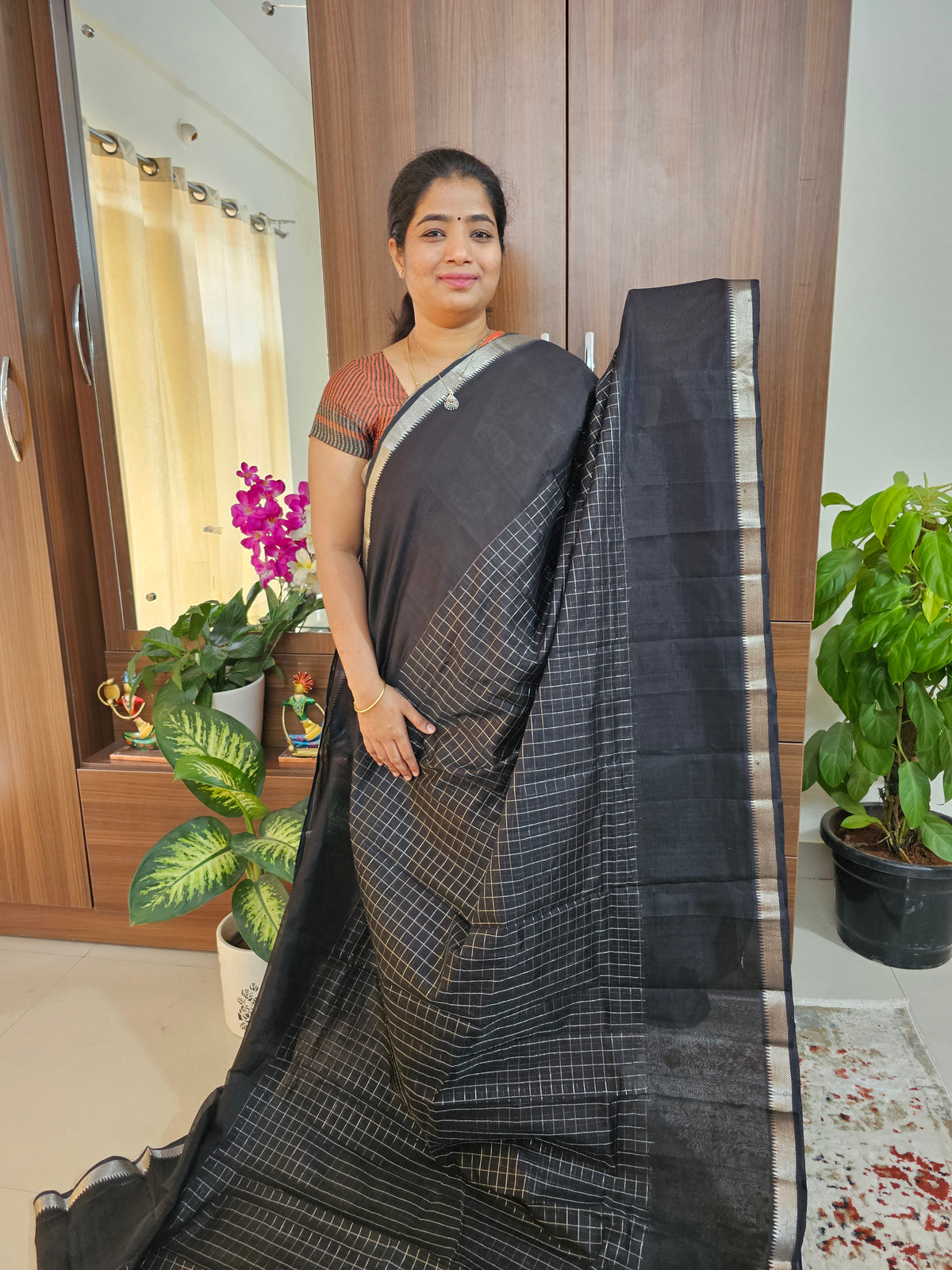 Handwoven Mangalagiri Pattu Saree with Beautiful  Small Checks - Black