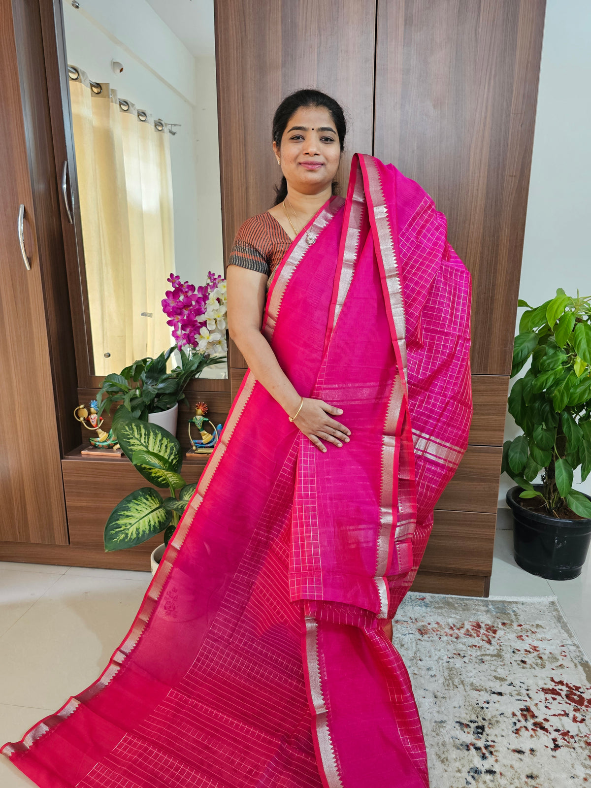 Handwoven Mangalagiri Pattu Saree with Beautiful  Small Checks - Pink