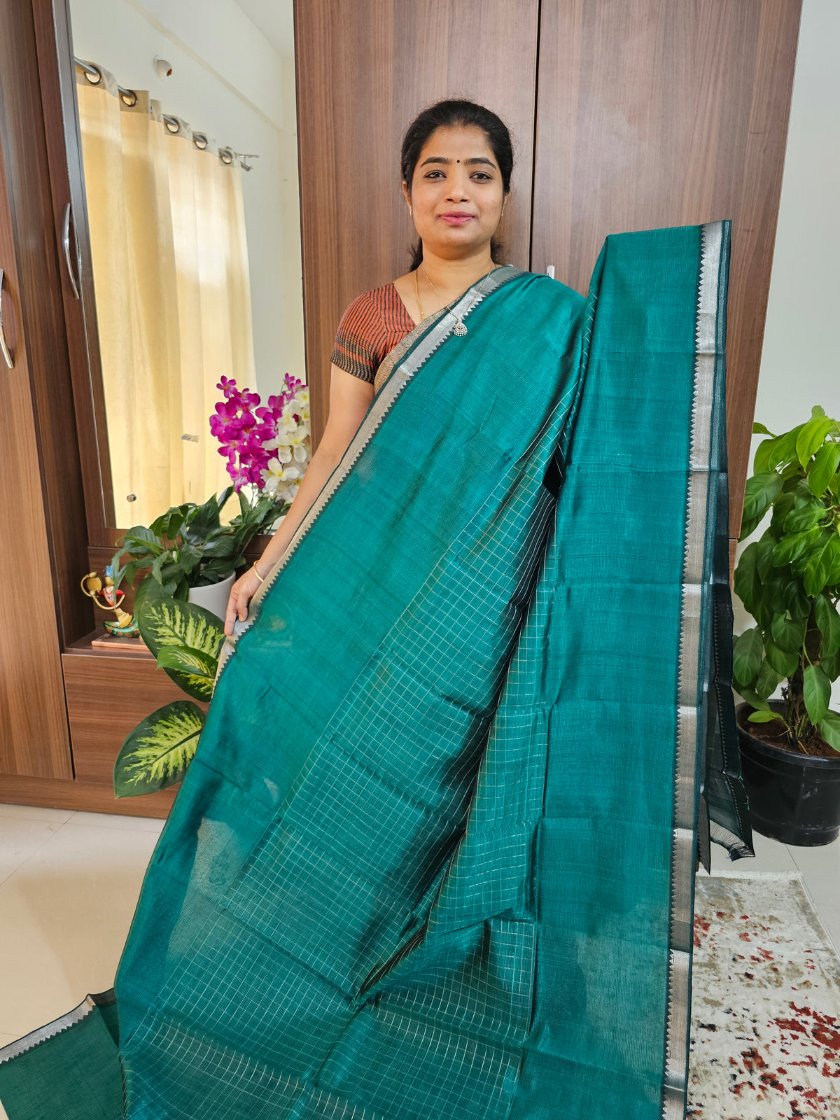 Handwoven Mangalagiri Pattu Saree with Beautiful  Small Checks - Peacock Green