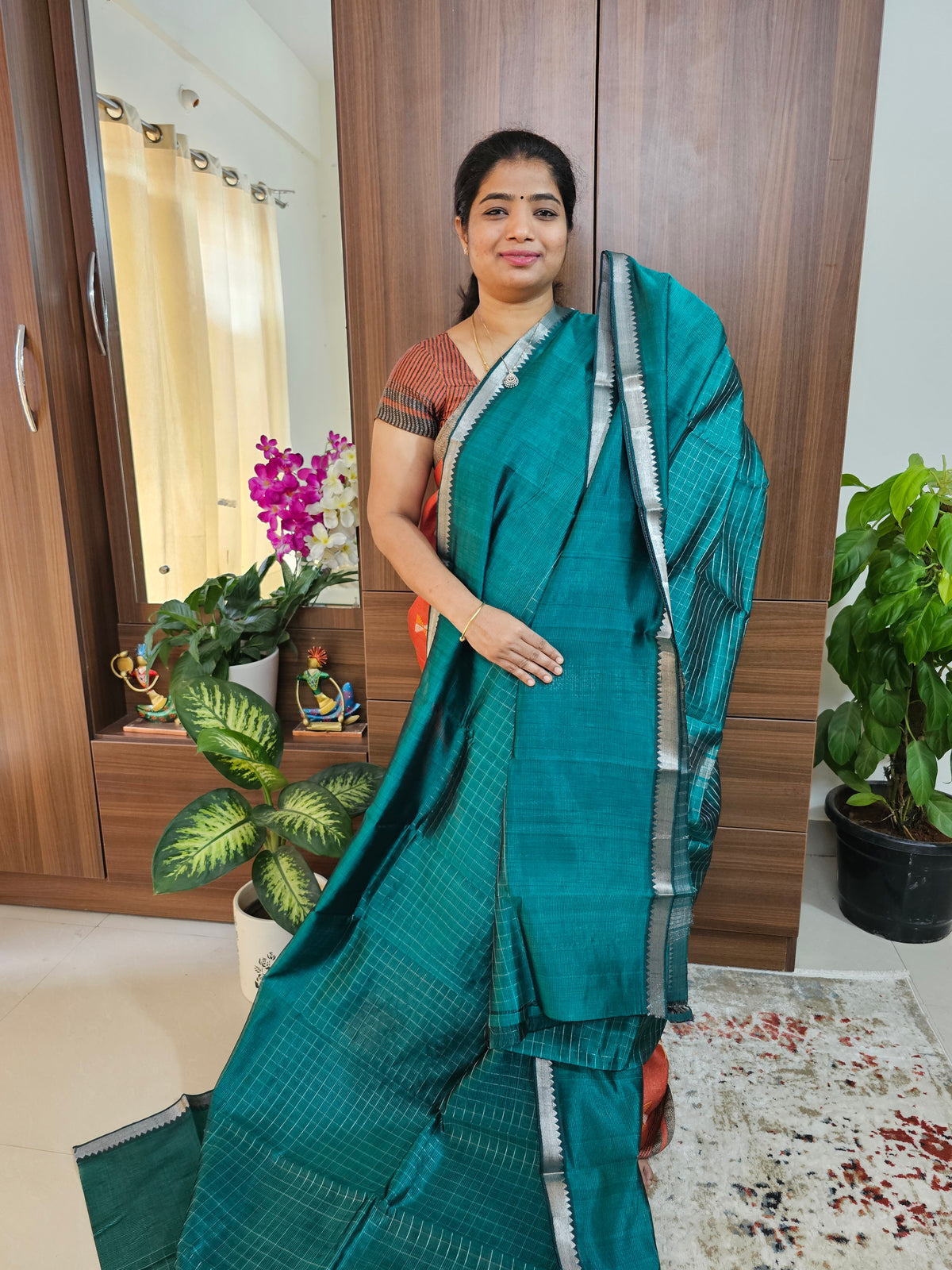 Handwoven Mangalagiri Pattu Saree with Beautiful  Small Checks - Peacock Green