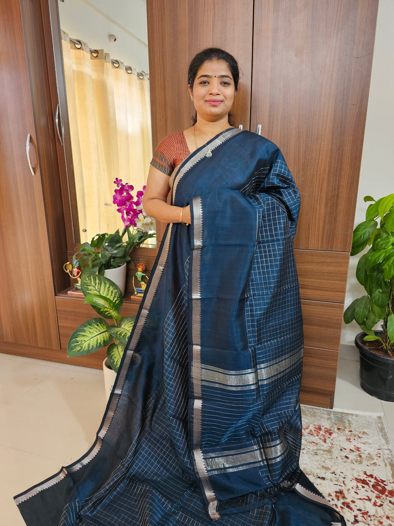 Handwoven Mangalagiri Pattu Saree with Beautiful  Small Checks - Peacock Green