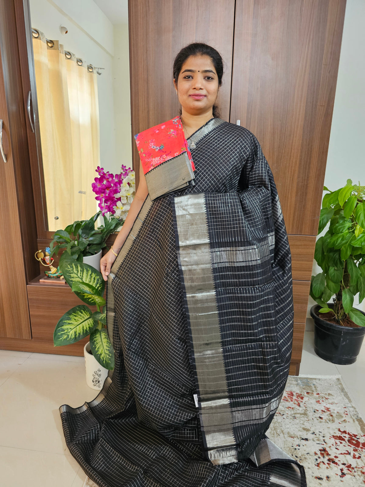 Handwoven Mangalagiri Pattu Saree Small Checks with Mix and Match Pure Tussar Blouse - Black