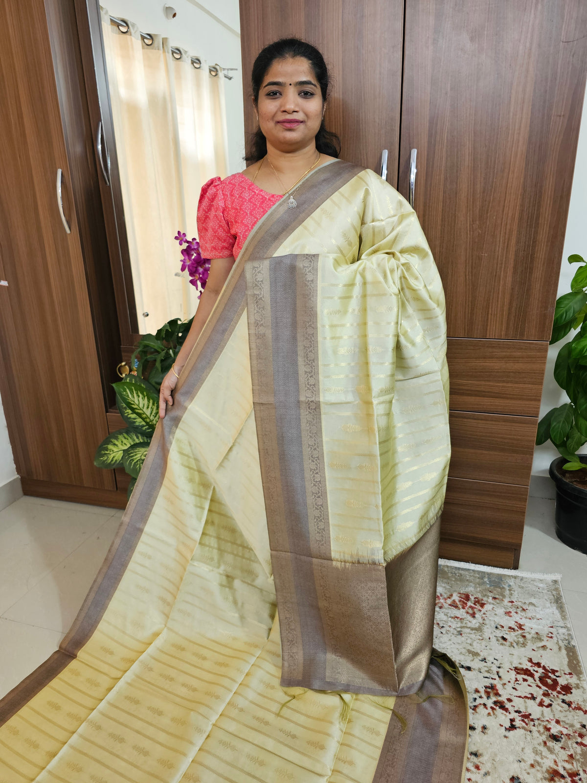 Semi Maandu Tussar Zari Weaving Saree - Cream with Grey