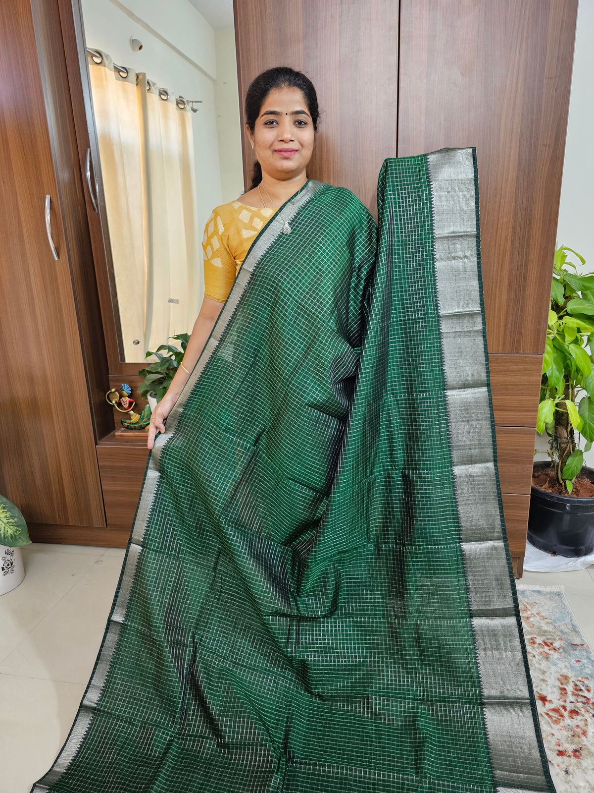 Handwoven Mangalagiri Pattu Saree with Small Checks - Bottle Green