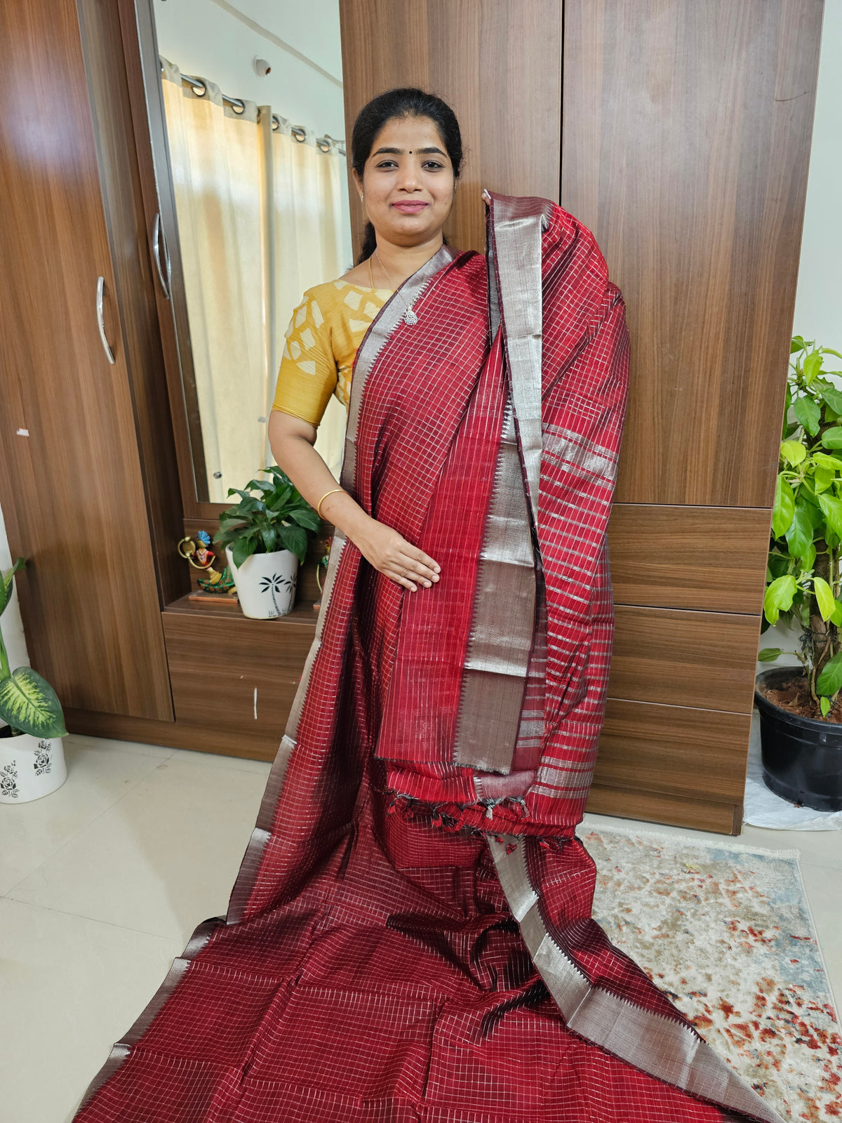 Handwoven Mangalagiri Pattu Saree with Small Checks -Red