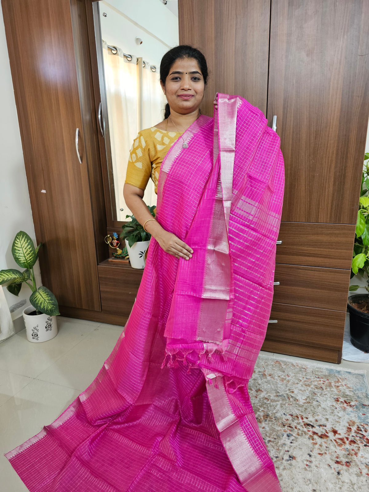 Handwoven Mangalagiri Pattu Saree with Small Checks - Pink