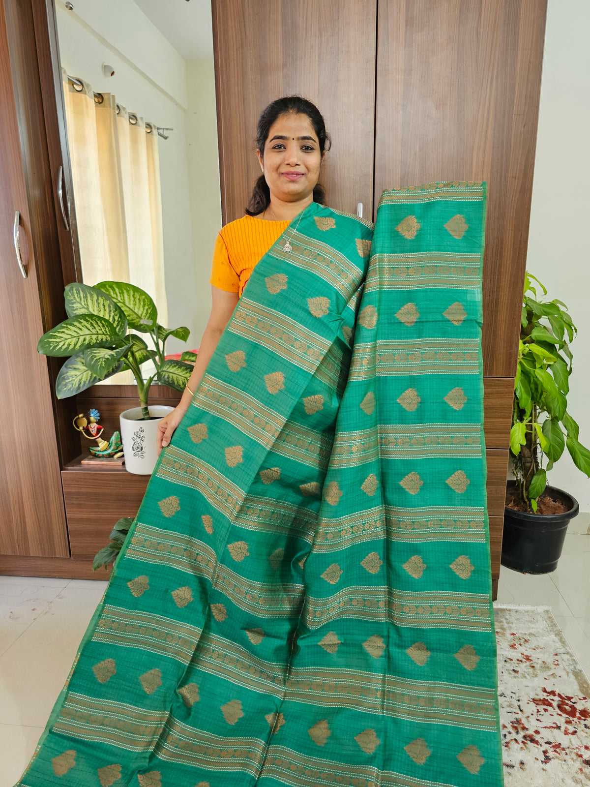 Semi Maandu Tussar Zari Weaving Saree - Green