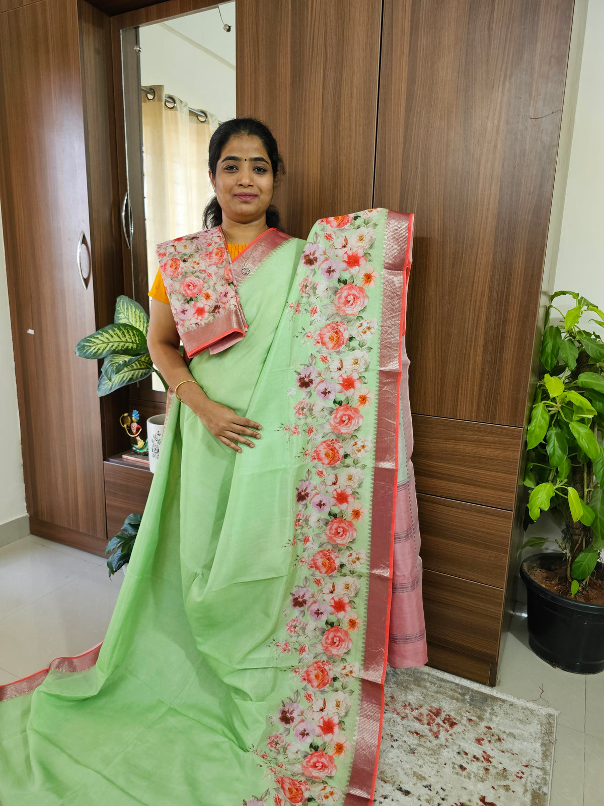 Handwoven Mangalagiri Pattu Saree with Beautiful Kalamkari - Green