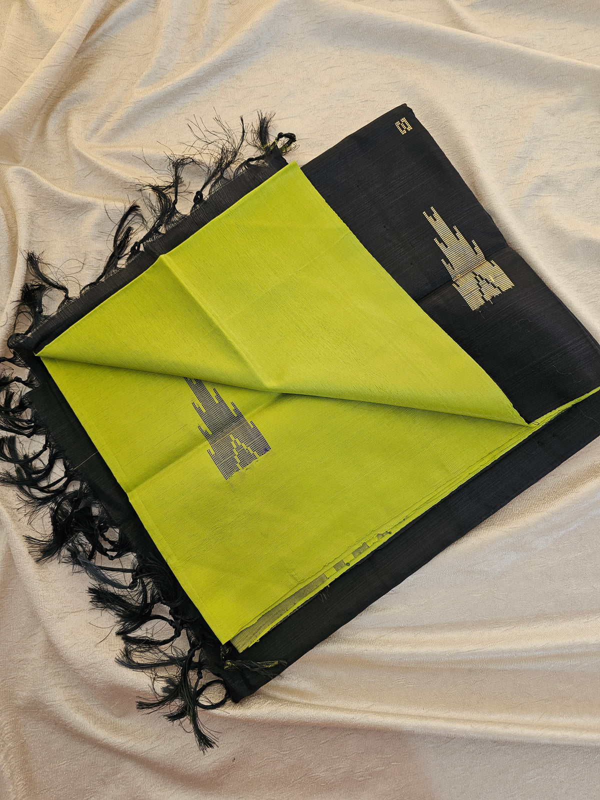 Chinnalampattu Saree - Parrot Green with Black