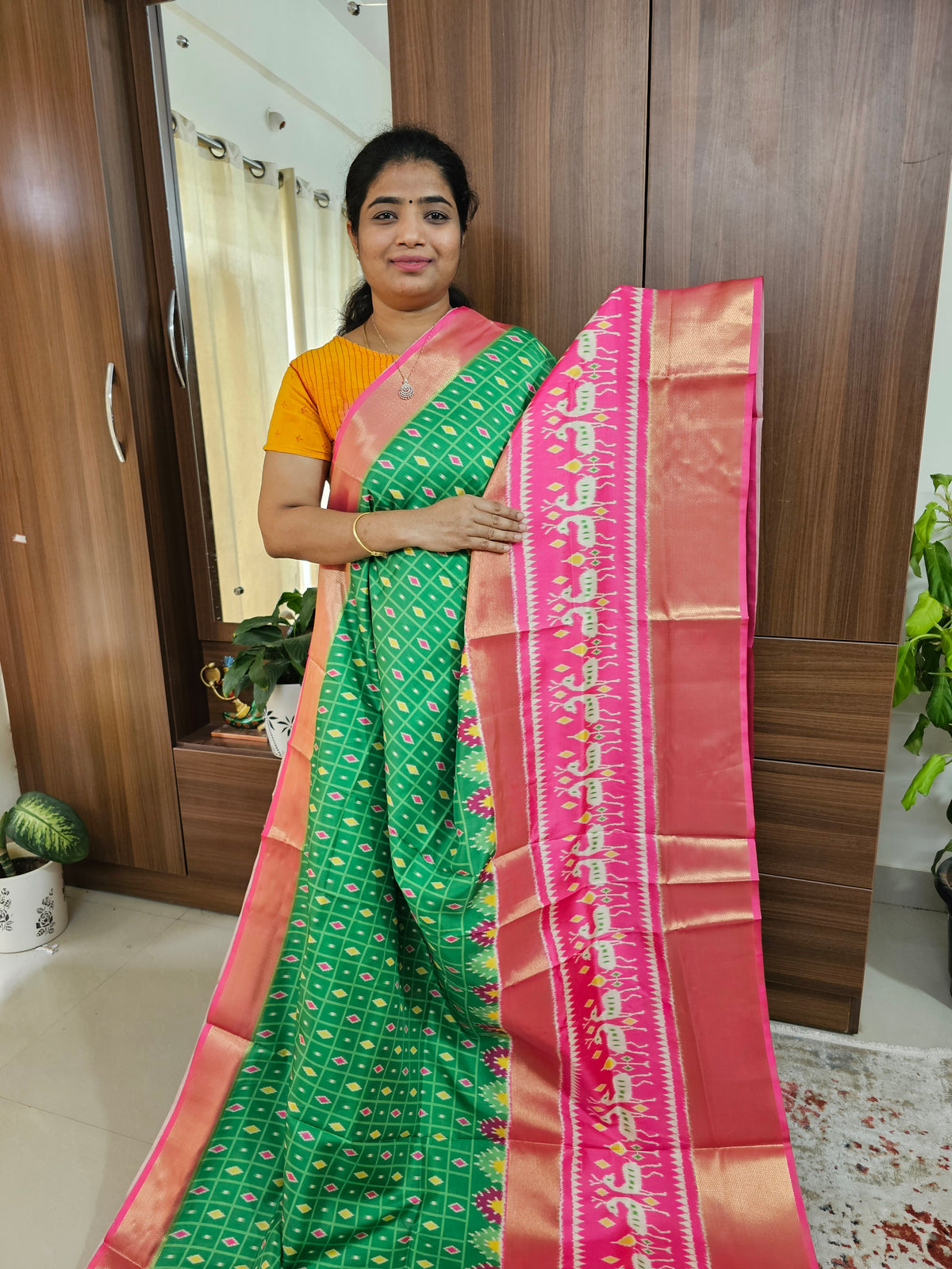 Pochampally Art Silk Saree - Green with Pink