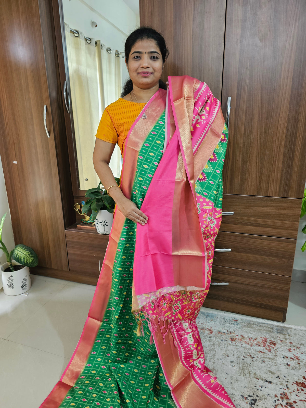 Pochampally Art Silk Saree - Green with Pink