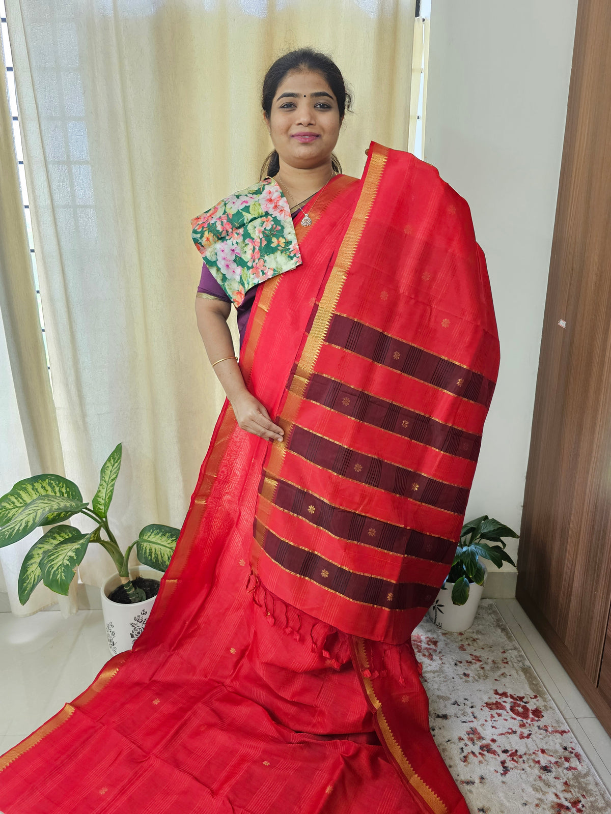 Handwoven Mangalagiri Pattu Saree with Floral Buttas - Red with Marron