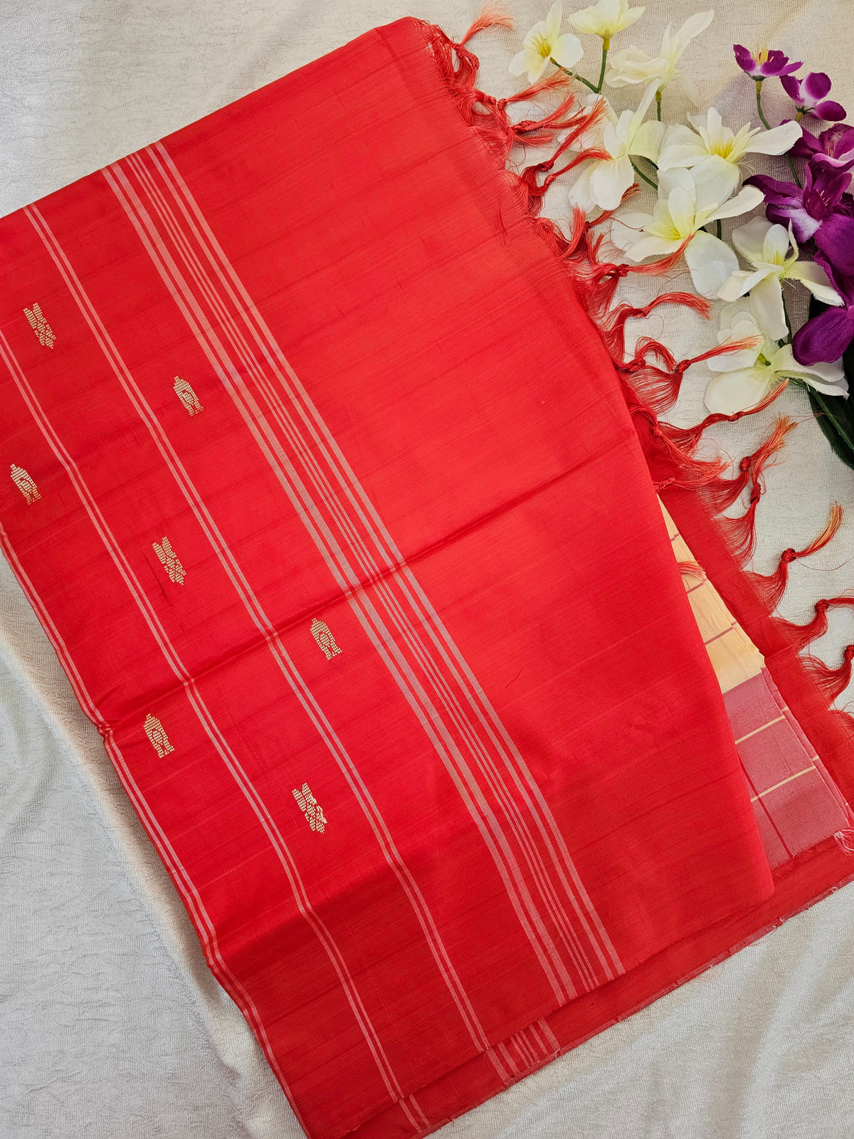 Sandal with Red Chinnalampattu Saree