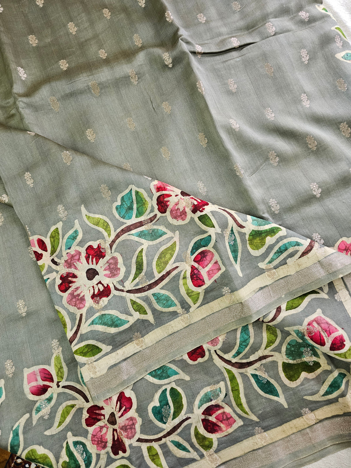 Pure Chanderi Butter Silk with Hand Paint and Zari Weaving Saree - Grey