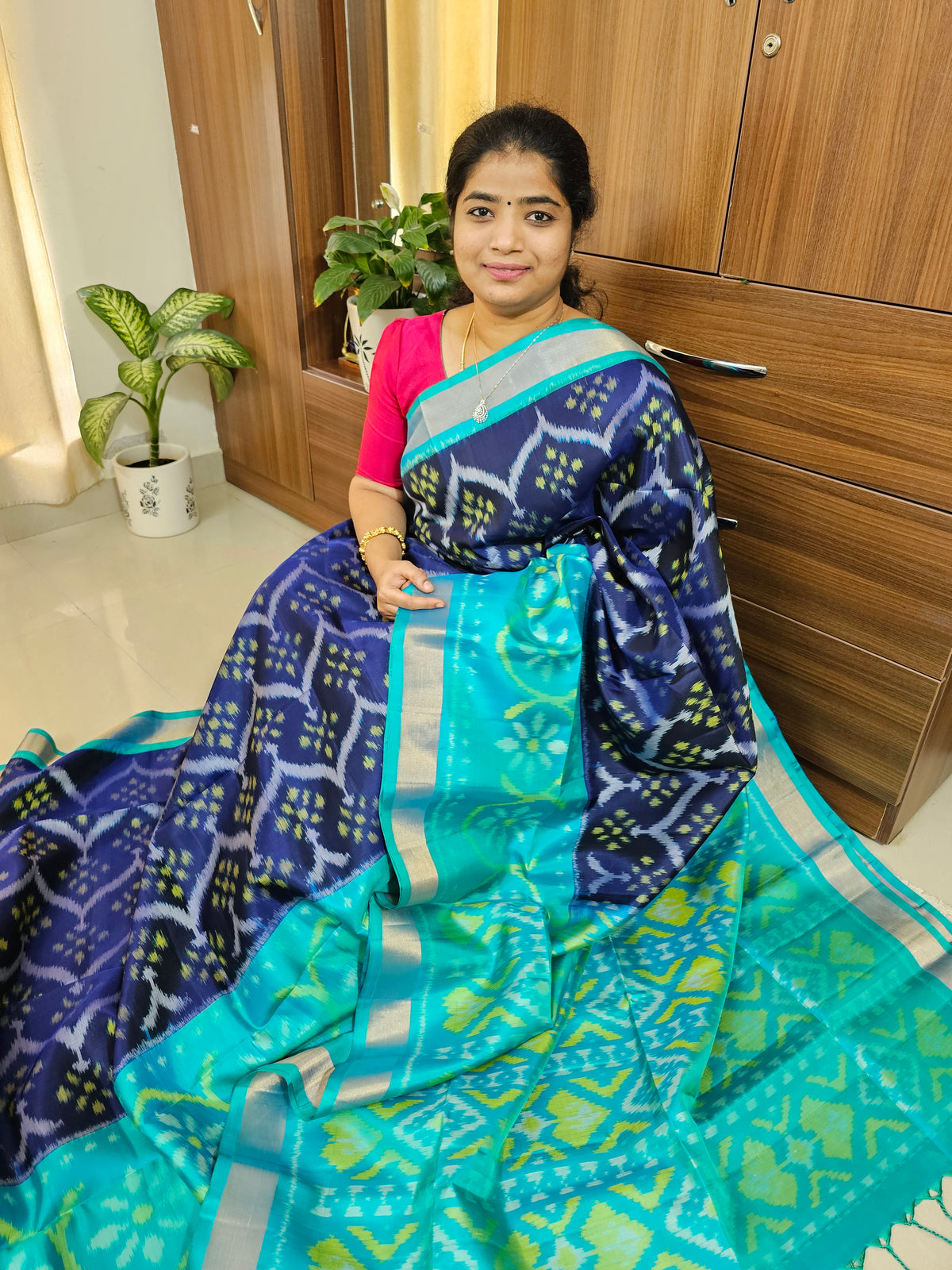 Handloom Pochampally Ikkat Pure Soft Silk Sarees - Navy Blue with Sea Green