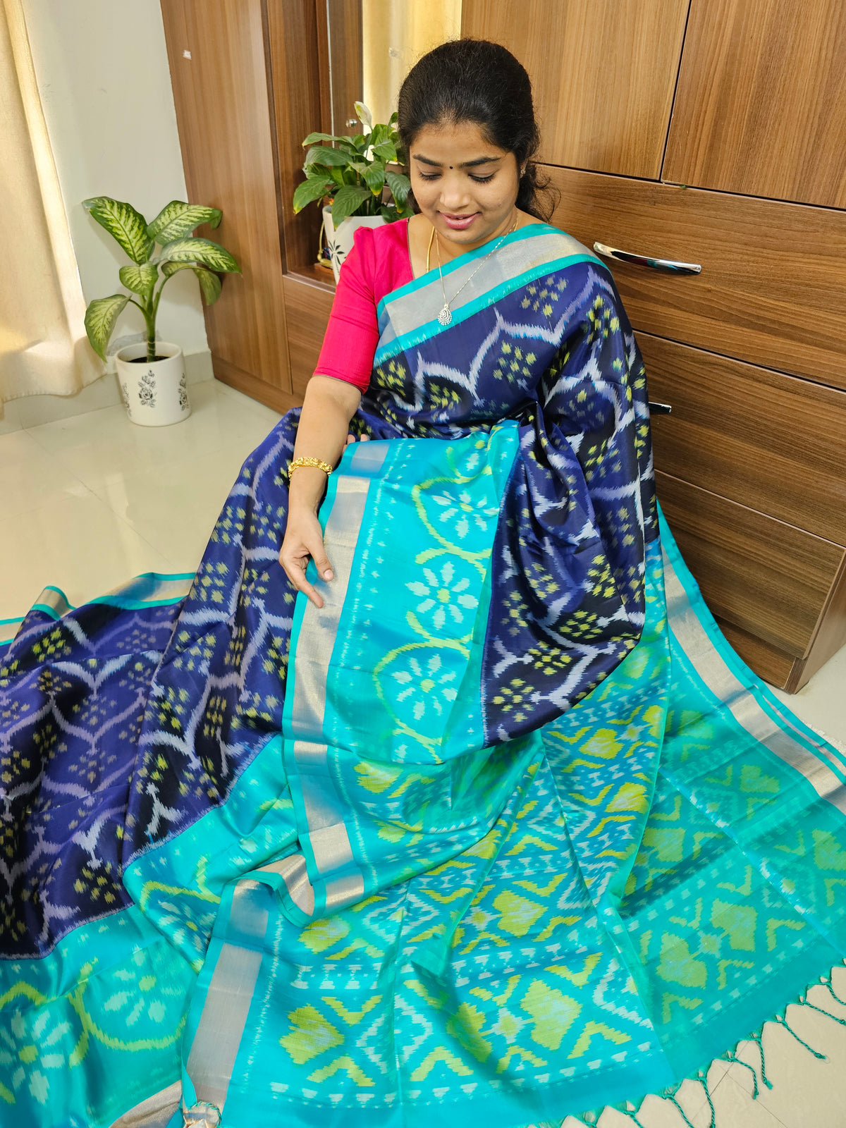 Handloom Pochampally Ikkat Pure Soft Silk Sarees - Navy Blue with Sea Green