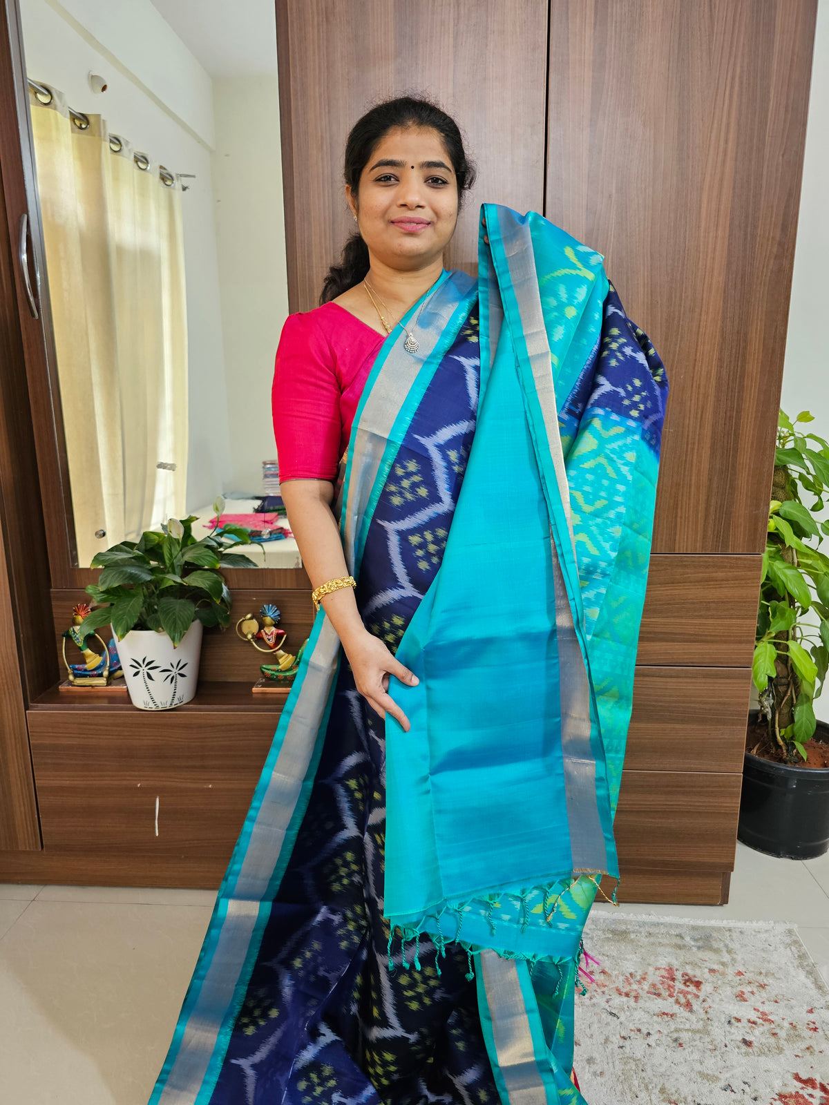 Handloom Pochampally Ikkat Pure Soft Silk Sarees - Navy Blue with Sea Green