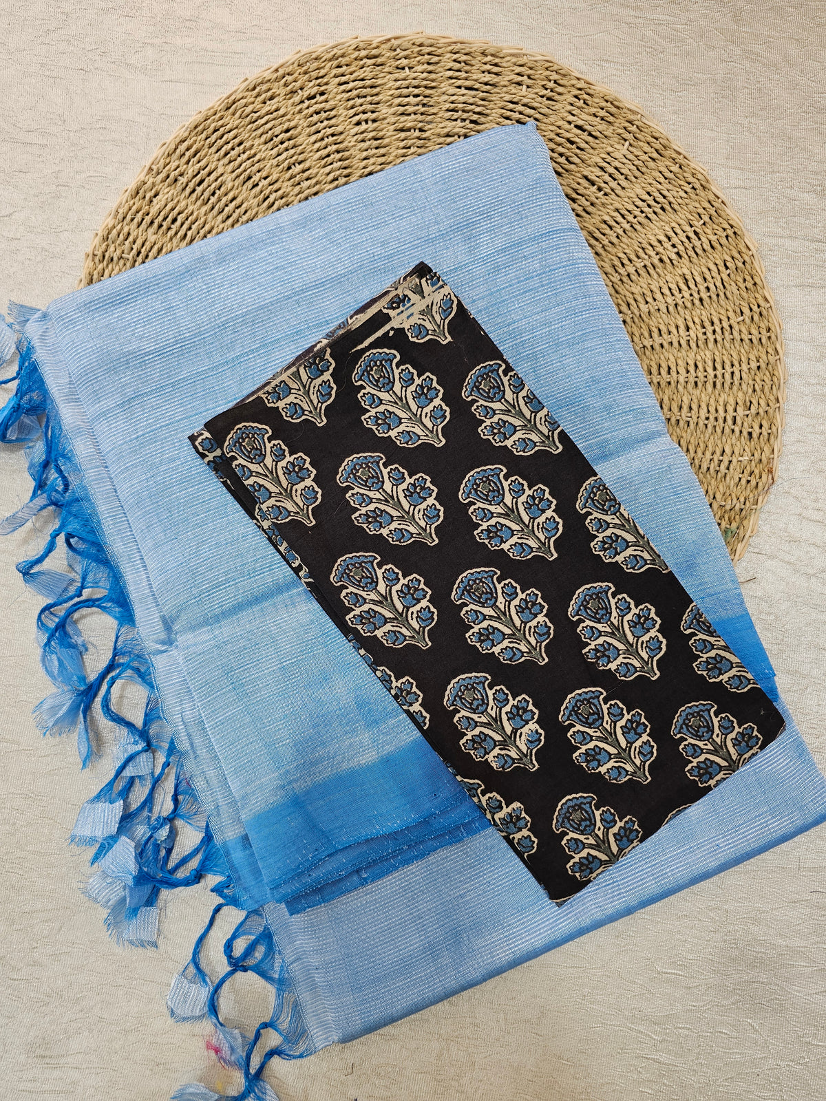 Handwoven Mangalagiri Plain Pattu Saree - Blue with Off-White