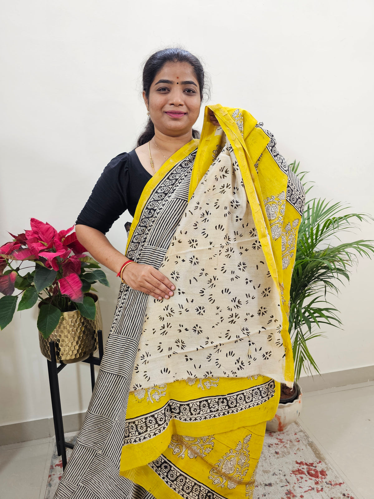 𝐃𝐢𝐬𝐩𝐚𝐭𝐜𝐡 𝐓𝐢𝐦𝐞 - 𝟏 𝐖𝐞𝐞𝐤 Yellow with Black - Chanderi Hand Block Printed Saree