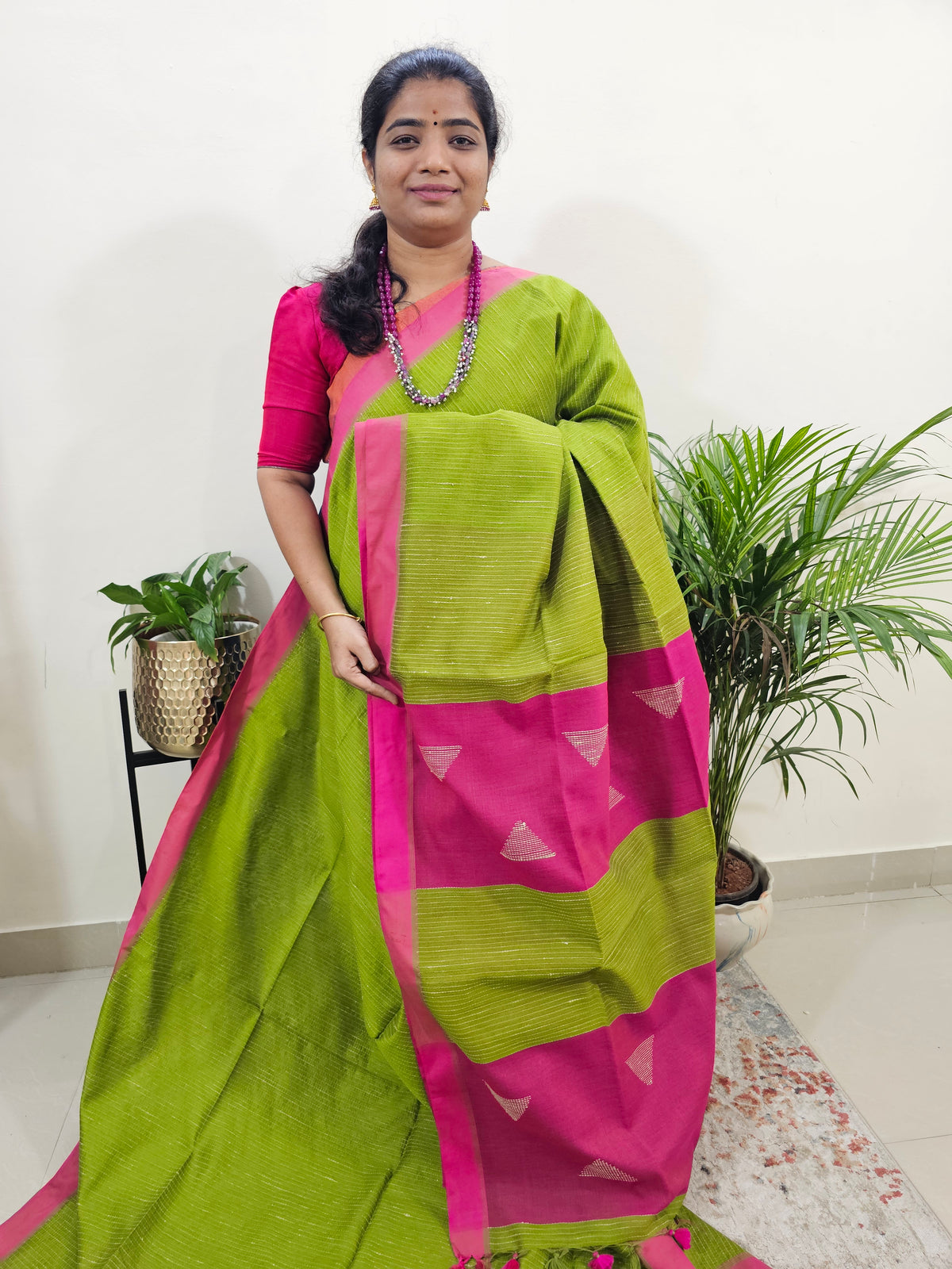 Ghicha Cotton Thread Weaving Saree - Green with Pink