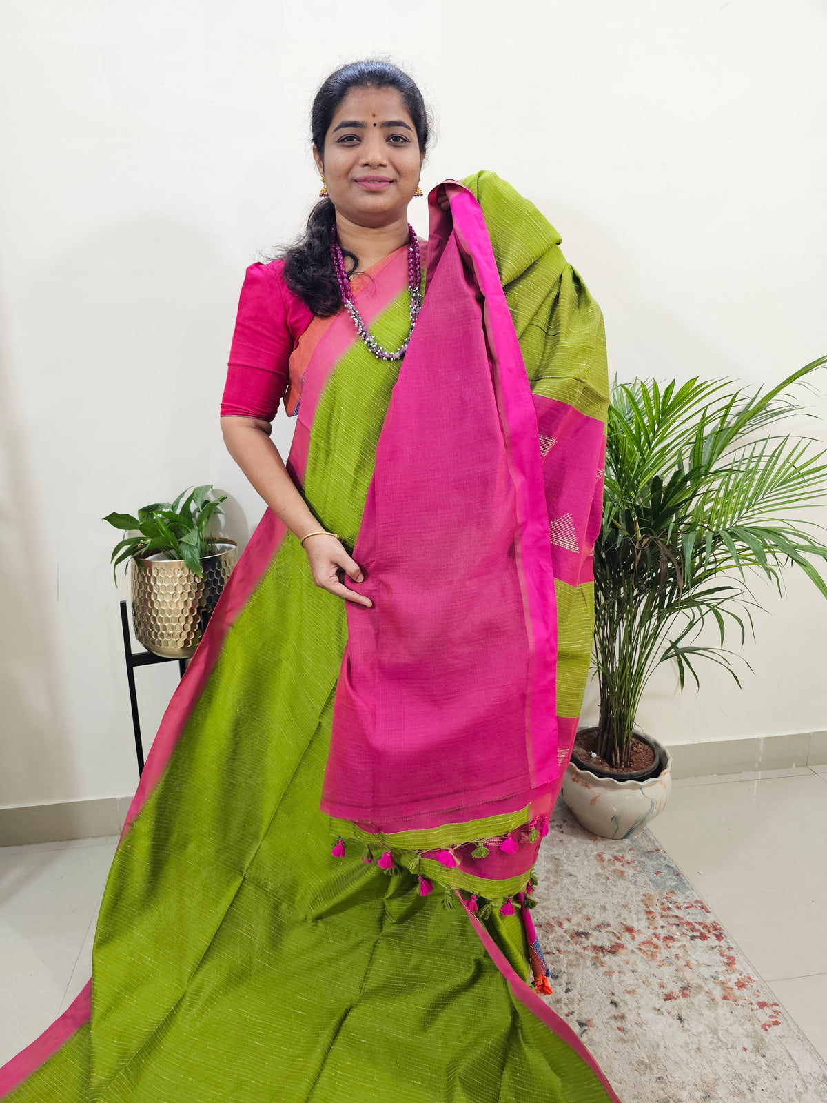 Ghicha Cotton Thread Weaving Saree - Green with Pink