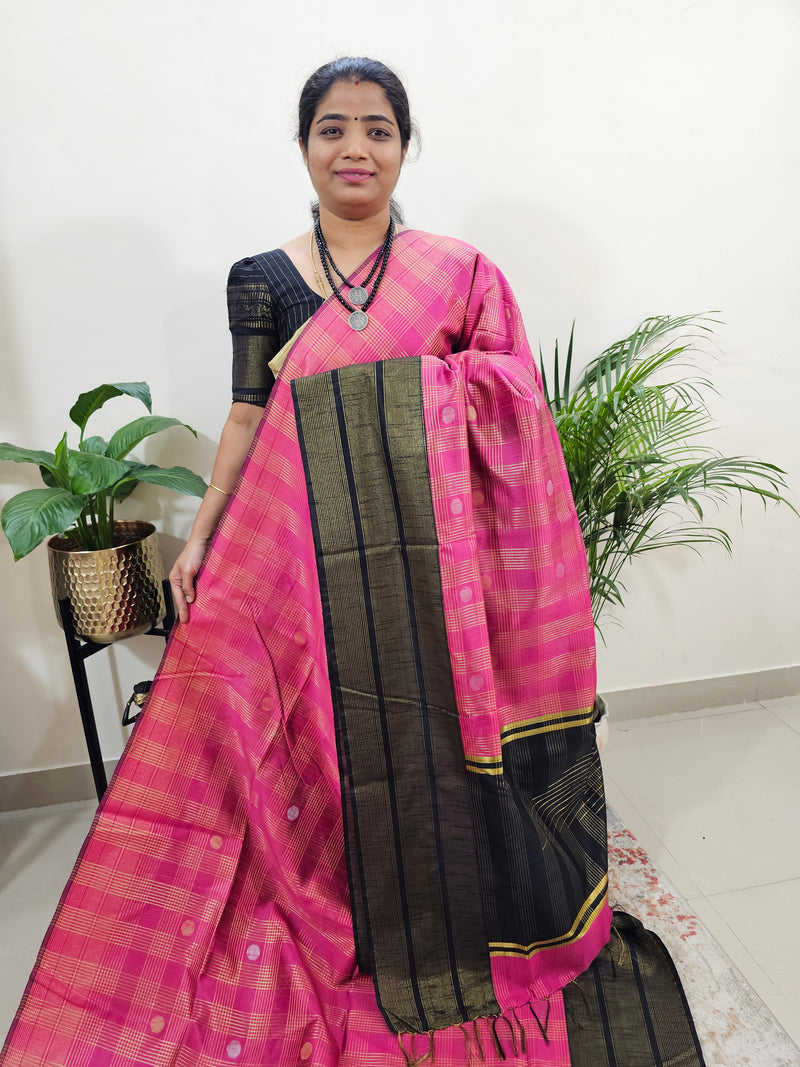 𝐏𝐫𝐞𝐛𝐨𝐨𝐤𝐢𝐧𝐠 𝐀𝐯𝐚𝐢𝐥𝐚𝐛𝐥𝐞 - 25 𝐝𝐚𝐲𝐬 𝐃𝐢𝐬𝐩𝐚𝐭𝐜𝐡 𝐓𝐢𝐦𝐞 Raw Silk Saree - Pink with Black