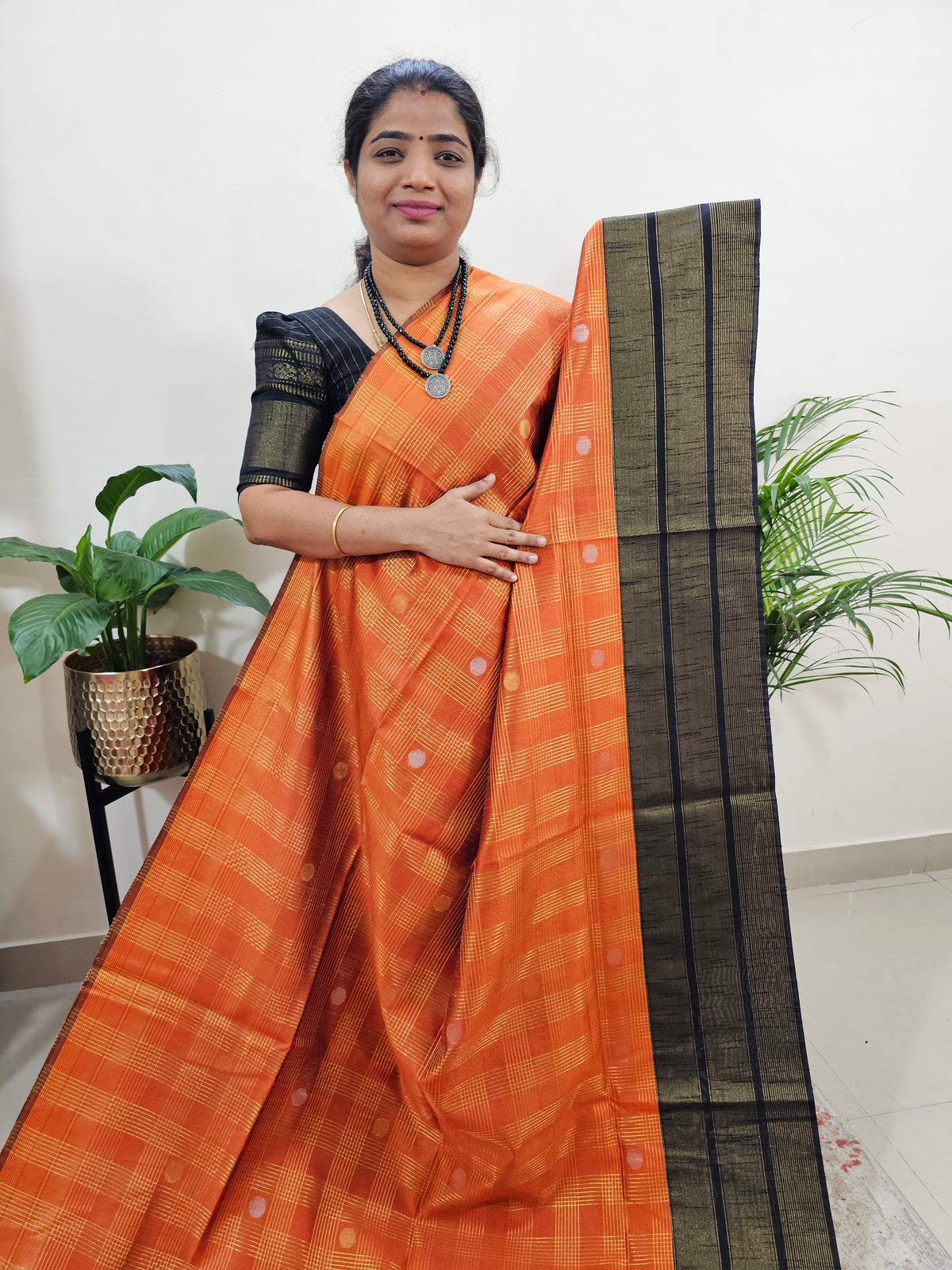 𝐏𝐫𝐞𝐛𝐨𝐨𝐤𝐢𝐧𝐠 𝐀𝐯𝐚𝐢𝐥𝐚𝐛𝐥𝐞 - 25 𝐝𝐚𝐲𝐬 𝐃𝐢𝐬𝐩𝐚𝐭𝐜𝐡 𝐓𝐢𝐦𝐞 Raw Silk Saree - Orange with Black