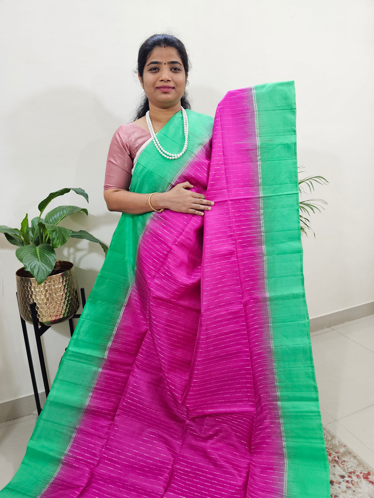 Rain Drop Pattern Pure Handloom Soft Silk Saree - Pink with Green