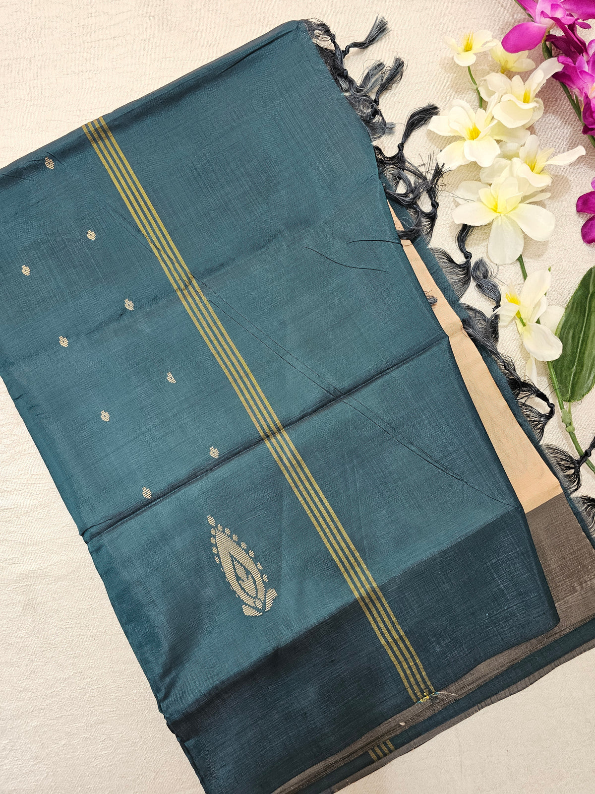 Chinnalampattu Saree - Cream with Peacock Blue