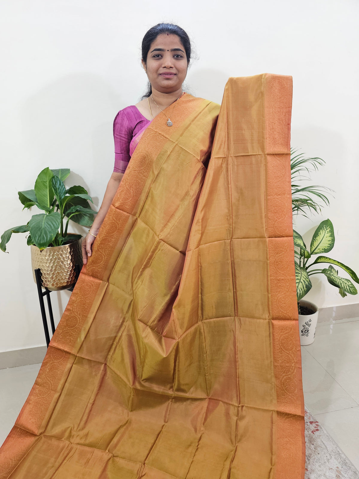 Dual Shade Golden Brown cum Green with Blue Pallu Chinnalampattu Small Border Saree