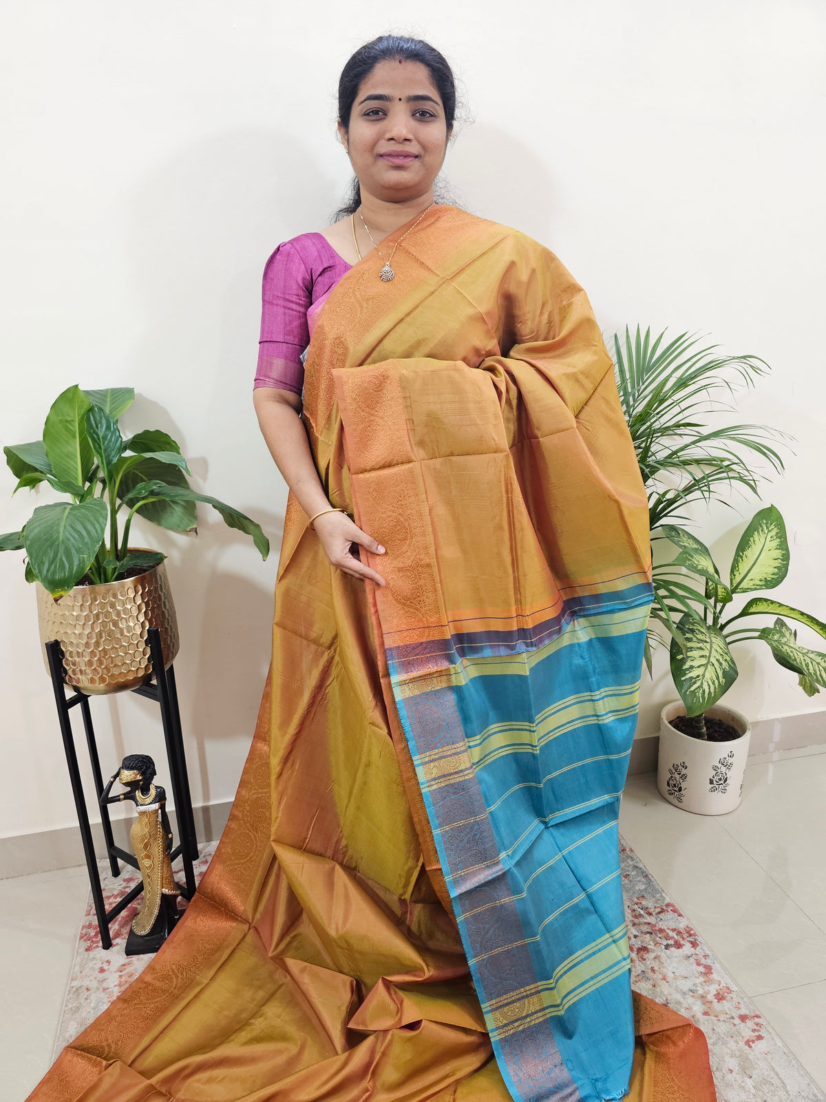 Dual Shade Golden Brown cum Green with Blue Pallu Chinnalampattu Small Border Saree