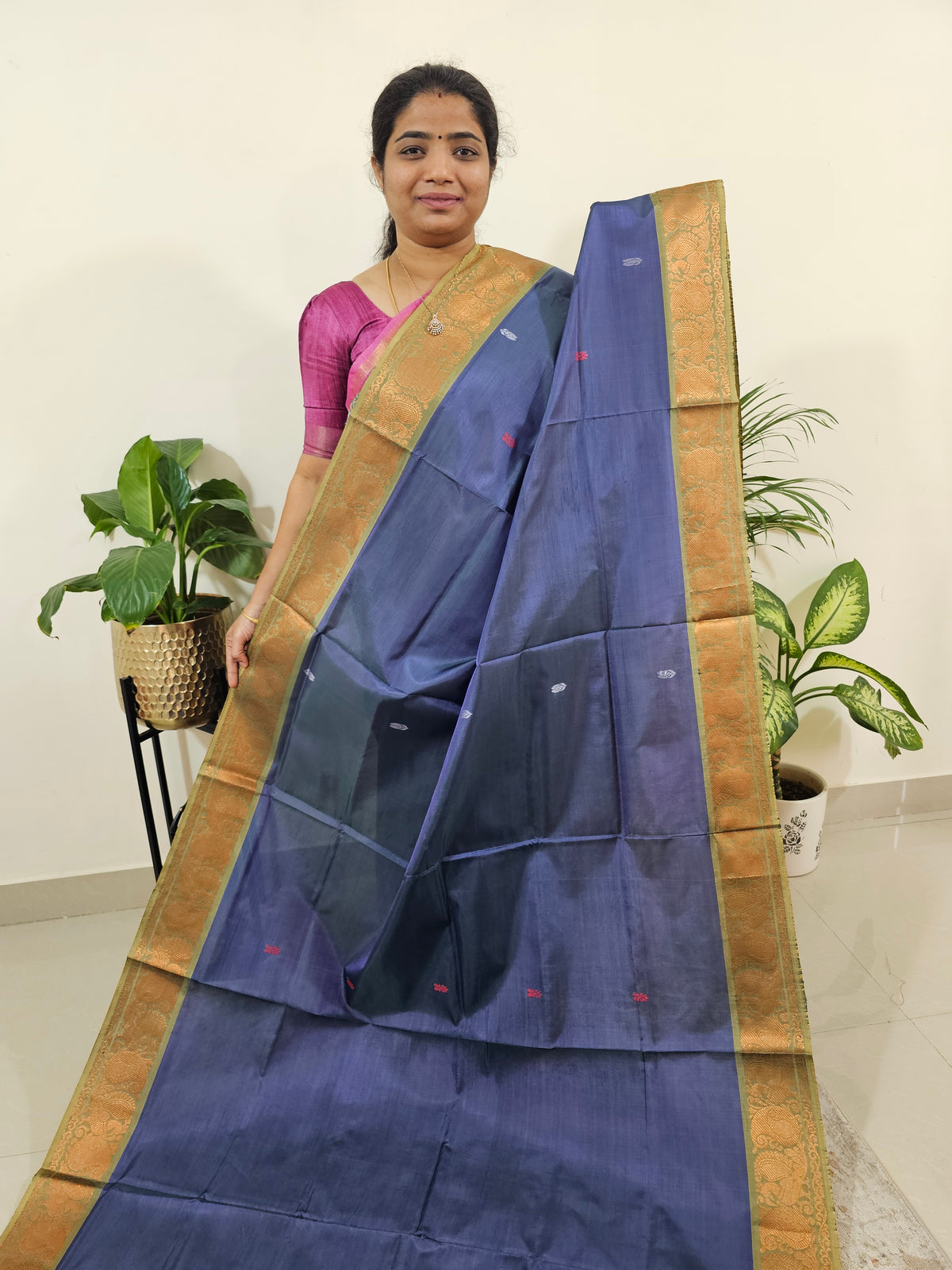 Blue with Onion Pink Pallu Chinnalampattu Small Border Saree