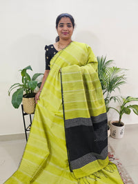 𝐏𝐫𝐞𝐛𝐨𝐨𝐤𝐢𝐧𝐠 𝐀𝐯𝐚𝐢𝐥𝐚𝐛𝐥𝐞 - 25 𝐝𝐚𝐲𝐬 𝐃𝐢𝐬𝐩𝐚𝐭𝐜𝐡 𝐓𝐢𝐦𝐞 Raw Silk Saree -Lime Green with Black