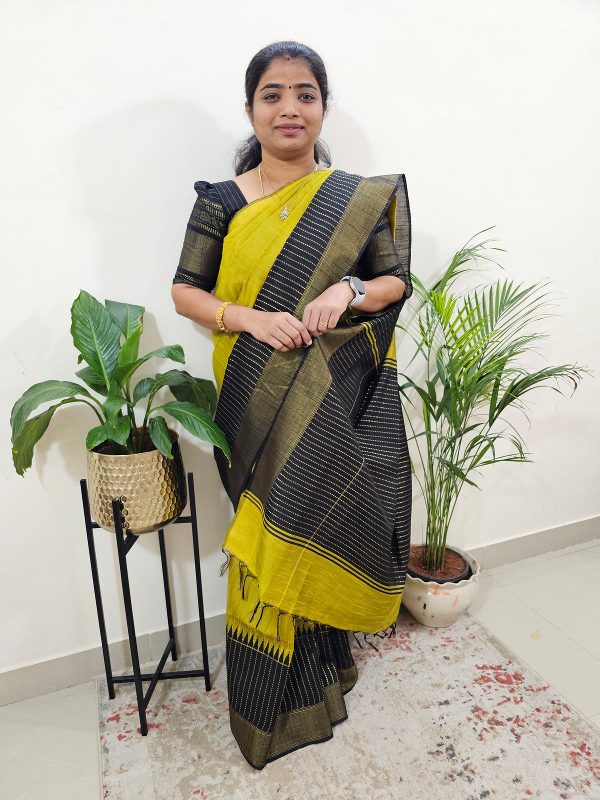 Korvai Weaving Semi Raw Silk Saree - Mehndi Green with Black