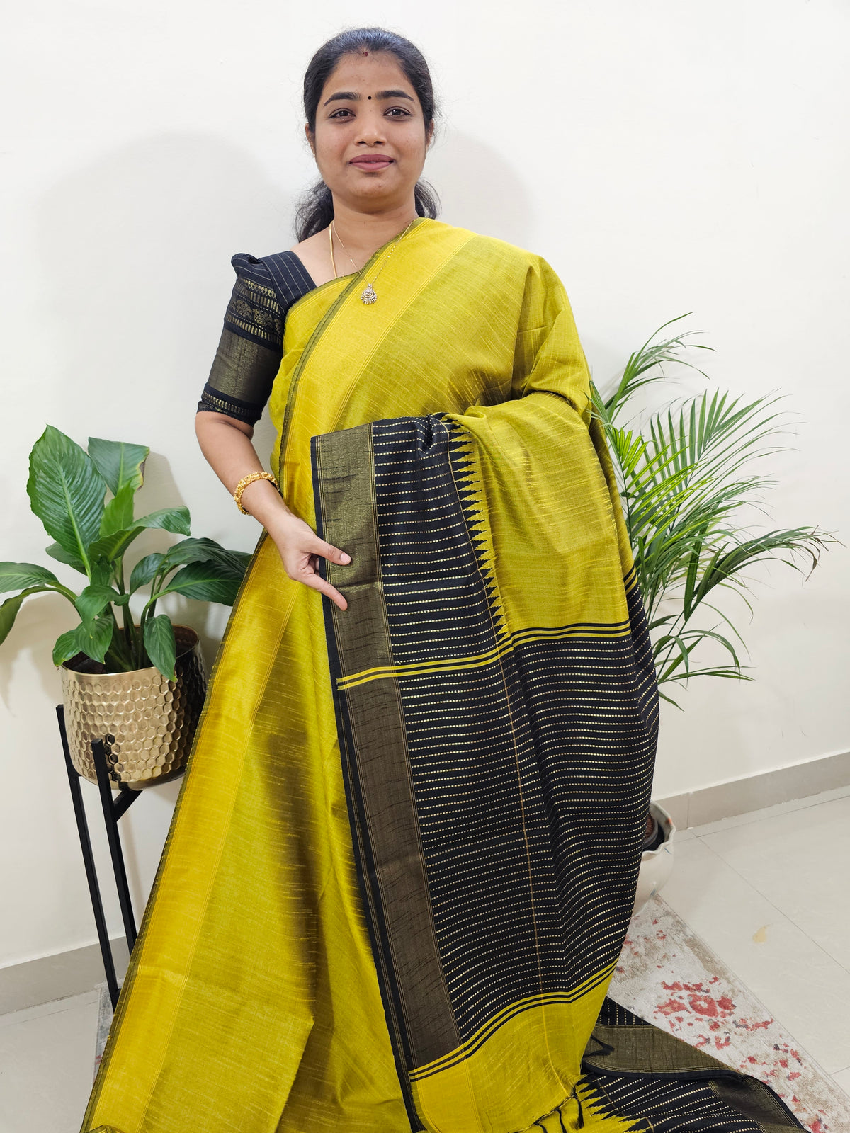 Korvai Weaving Semi Raw Silk Saree - Mehndi Green with Black