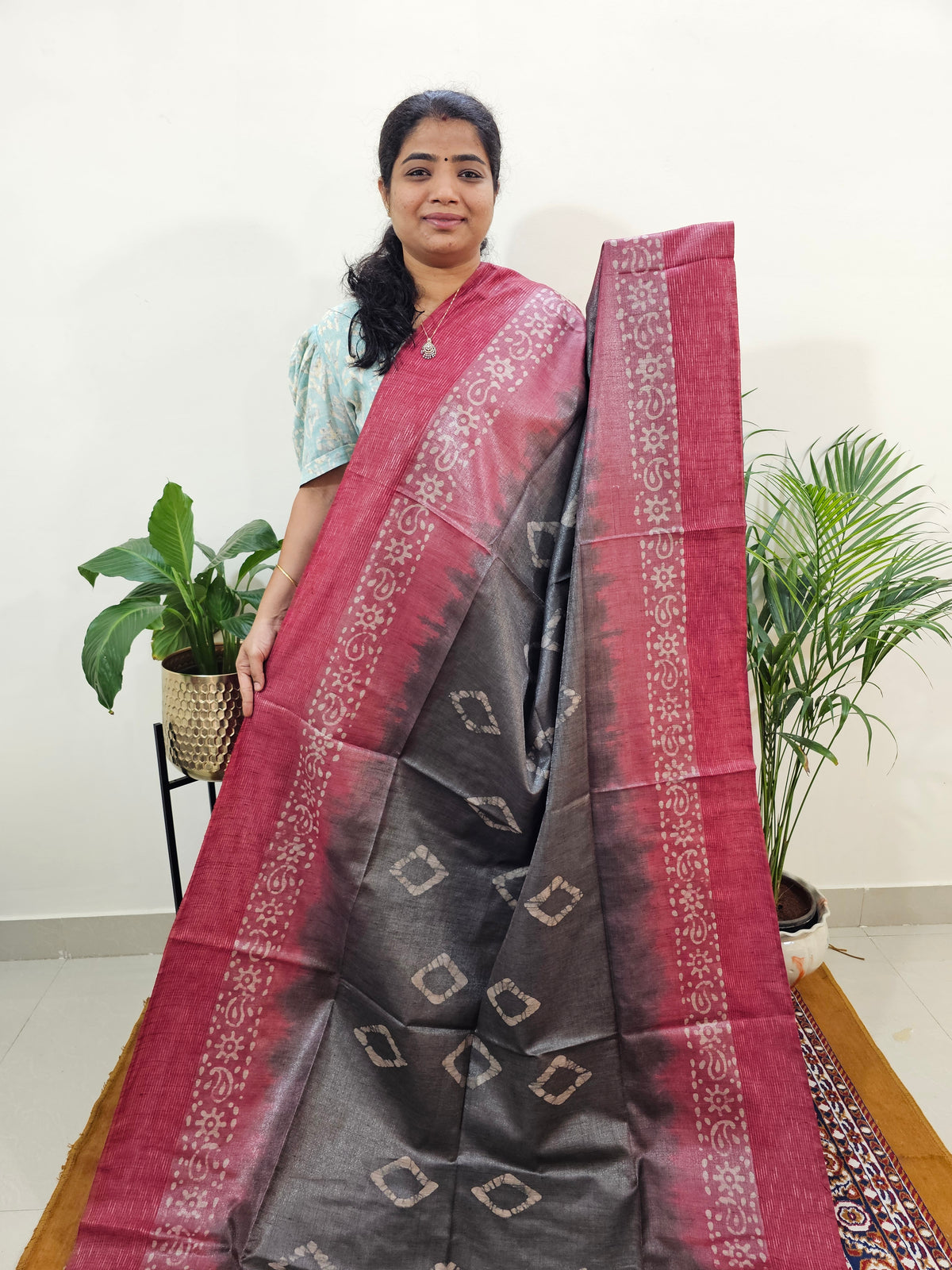 Bhagalpuri Zari Weaving with Batik Print - Grey with Maroon