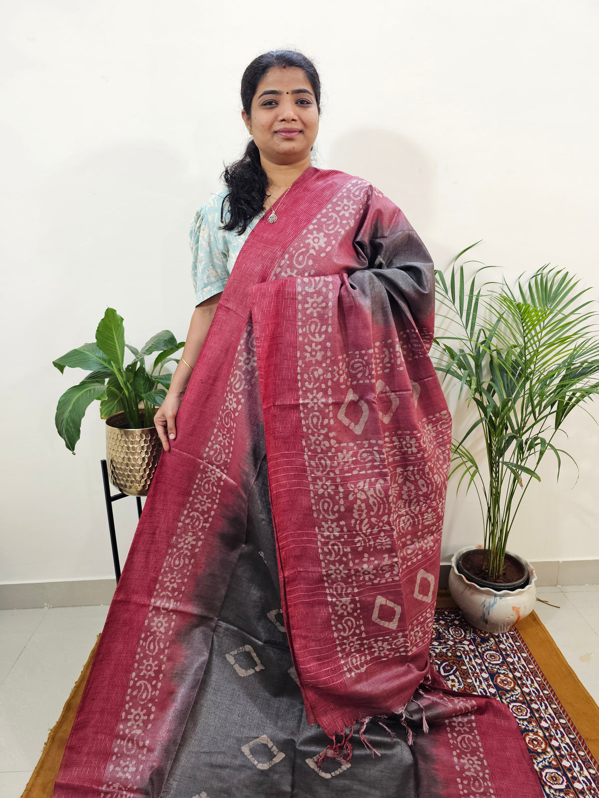 Bhagalpuri Zari Weaving with Batik Print - Grey with Maroon